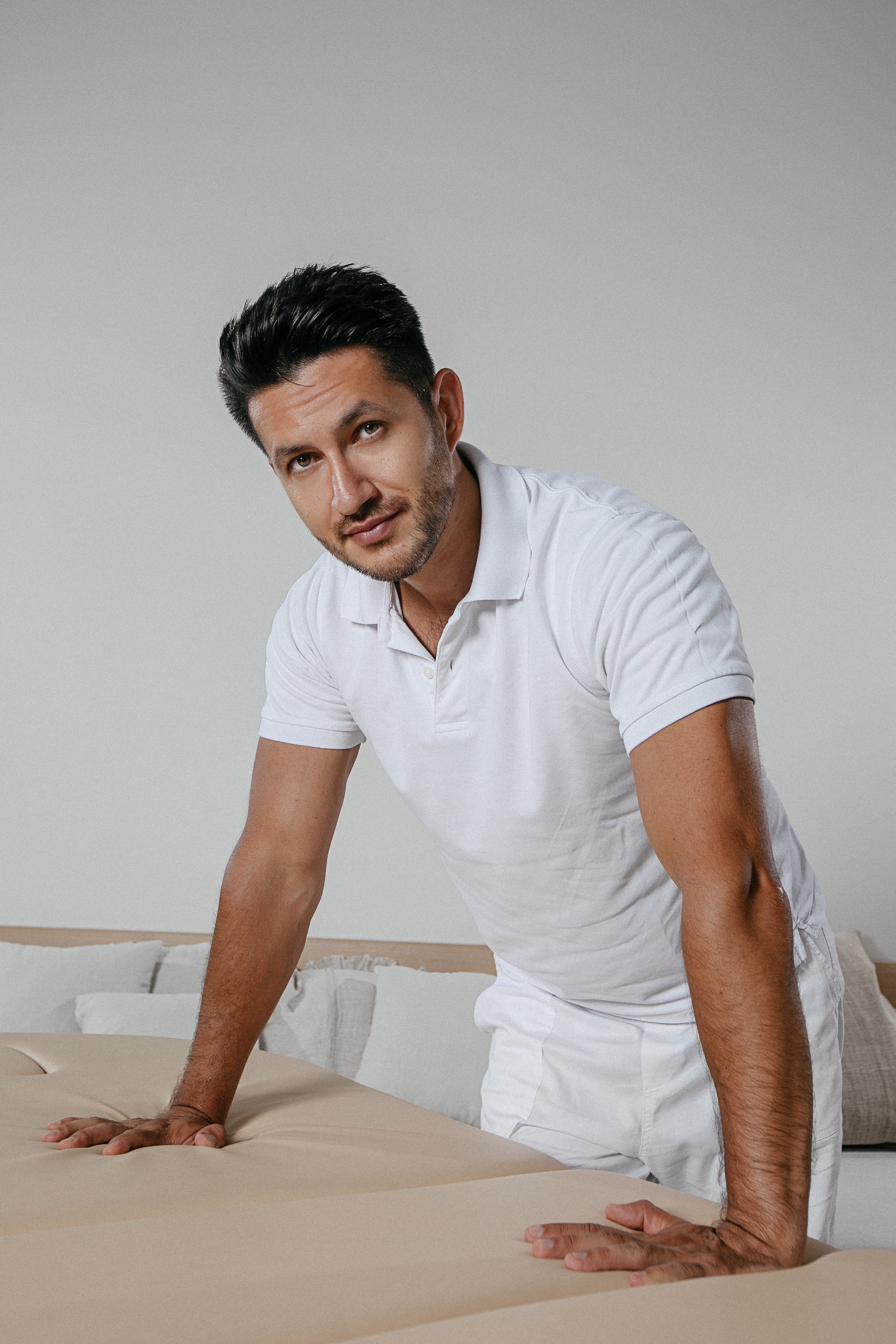 Мастер массажа Тимур. Фотограф-портретист Евгения Синкевич в Риге и Европе