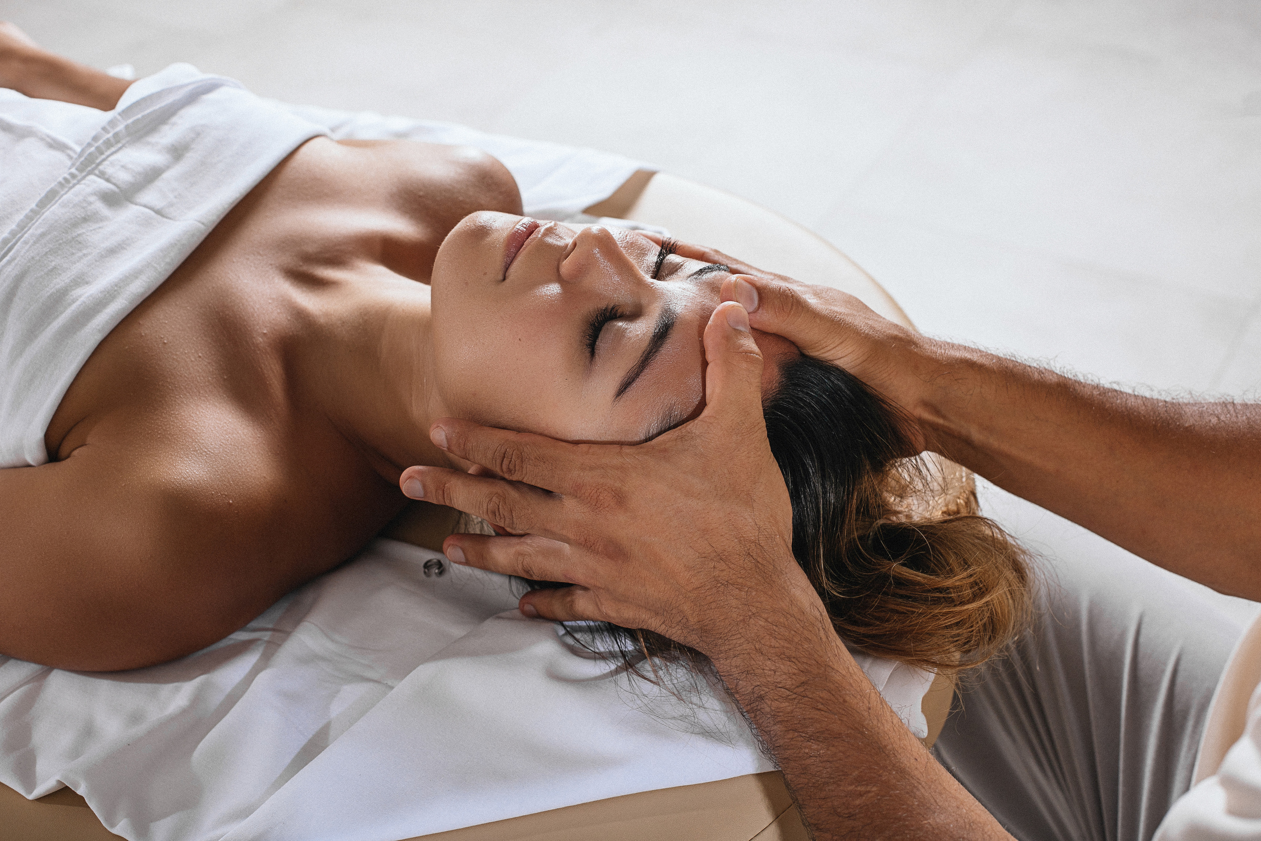 Мастер массажа Тимур. Фотограф-портретист Евгения Синкевич в Риге и Европе