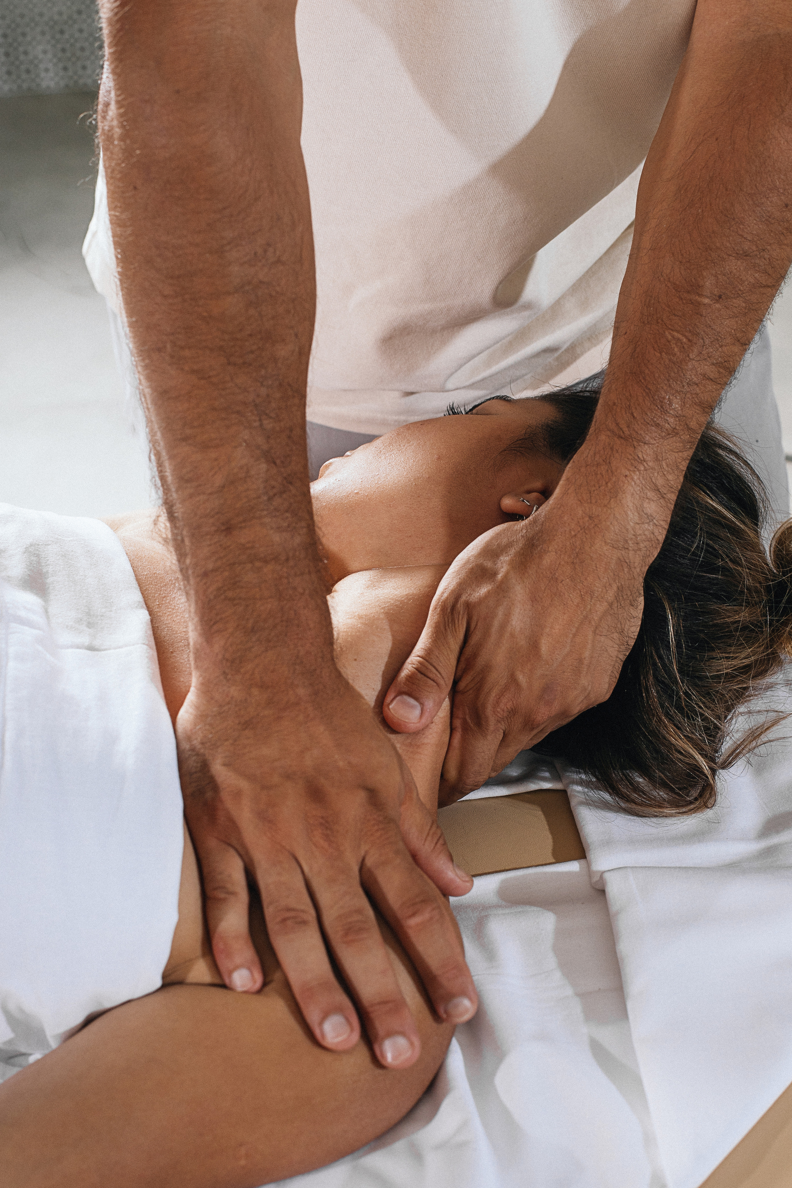 Мастер массажа Тимур. Фотограф-портретист Евгения Синкевич в Риге и Европе