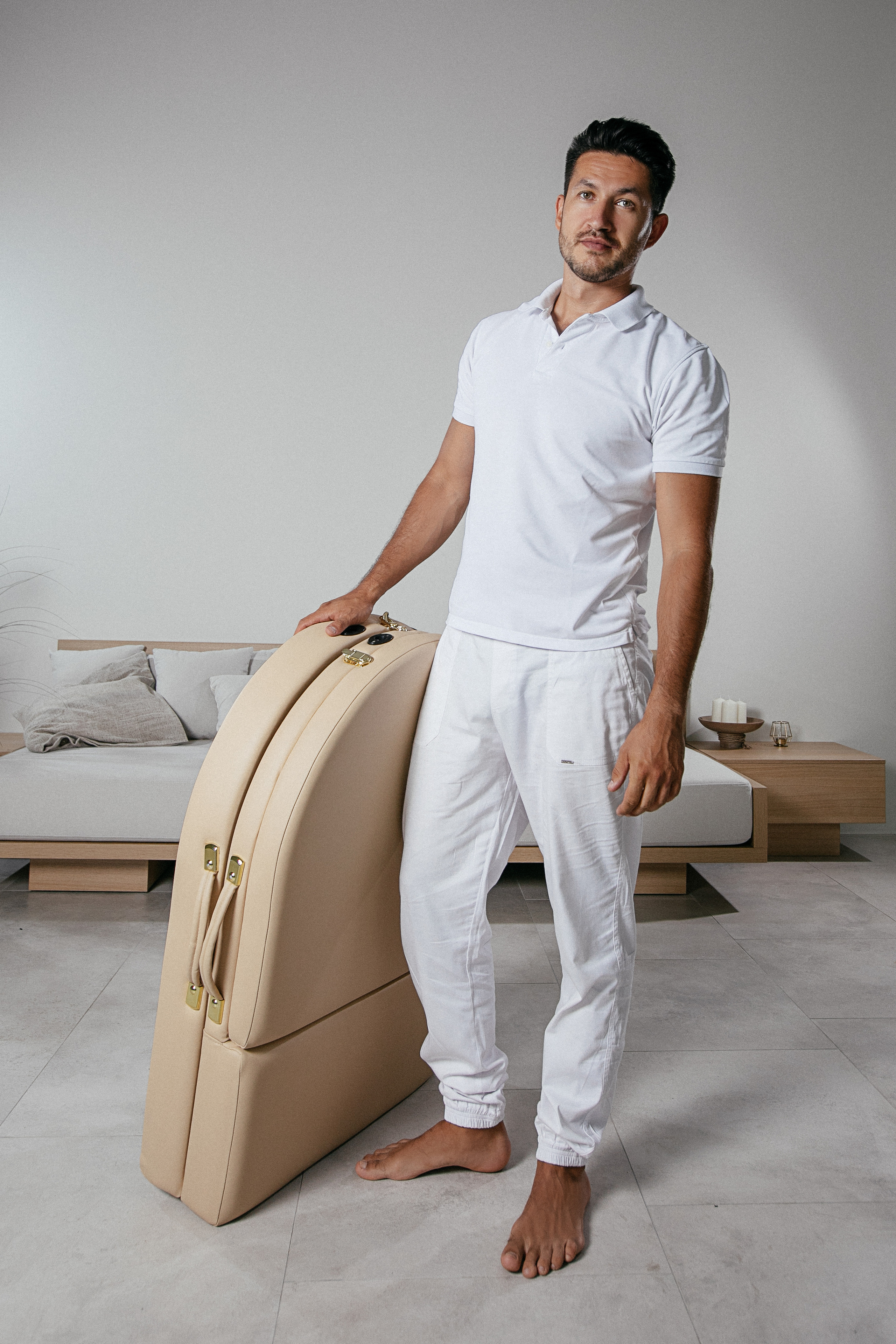 Мастер массажа Тимур. Фотограф-портретист Евгения Синкевич в Риге и Европе