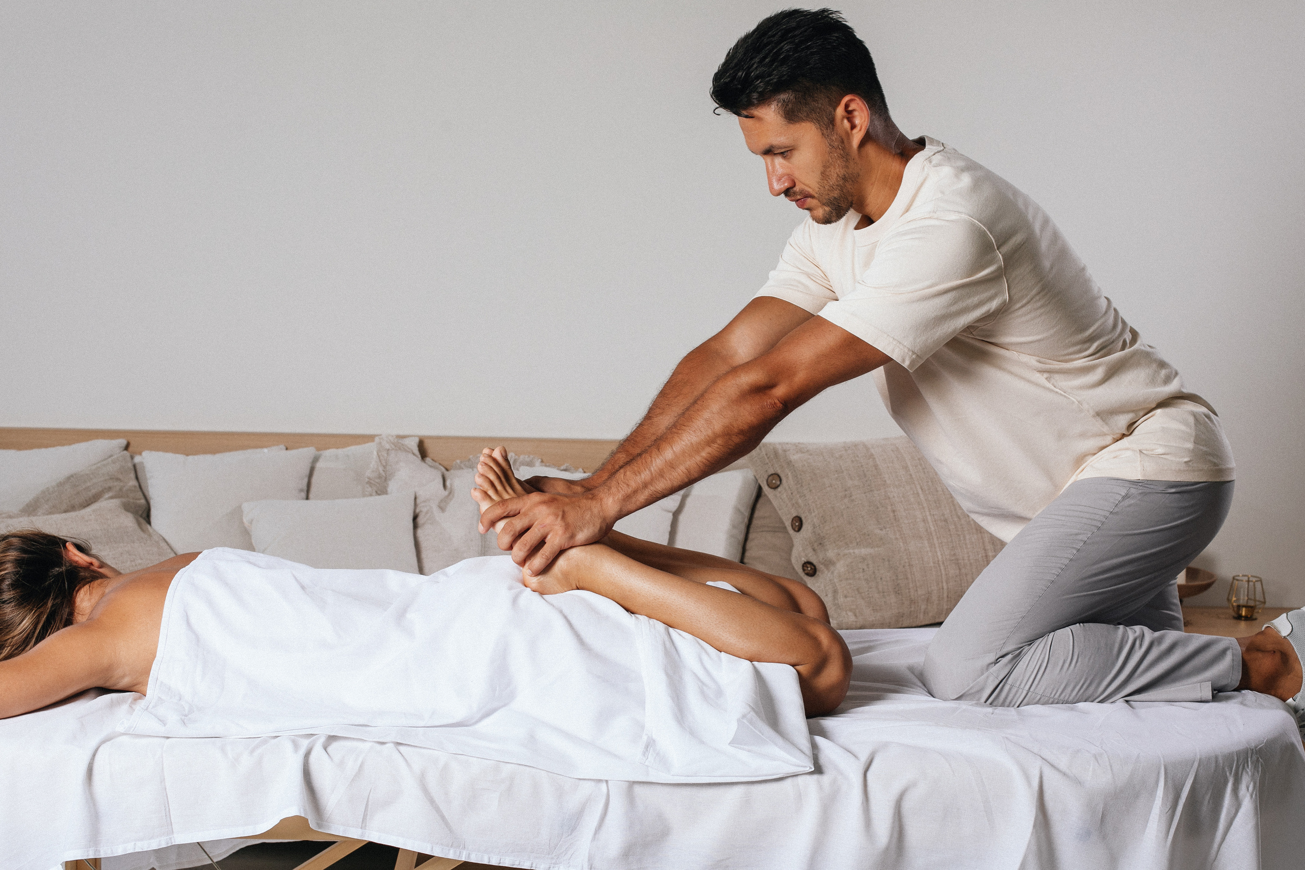 Мастер массажа Тимур. Фотограф-портретист Евгения Синкевич в Риге и Европе