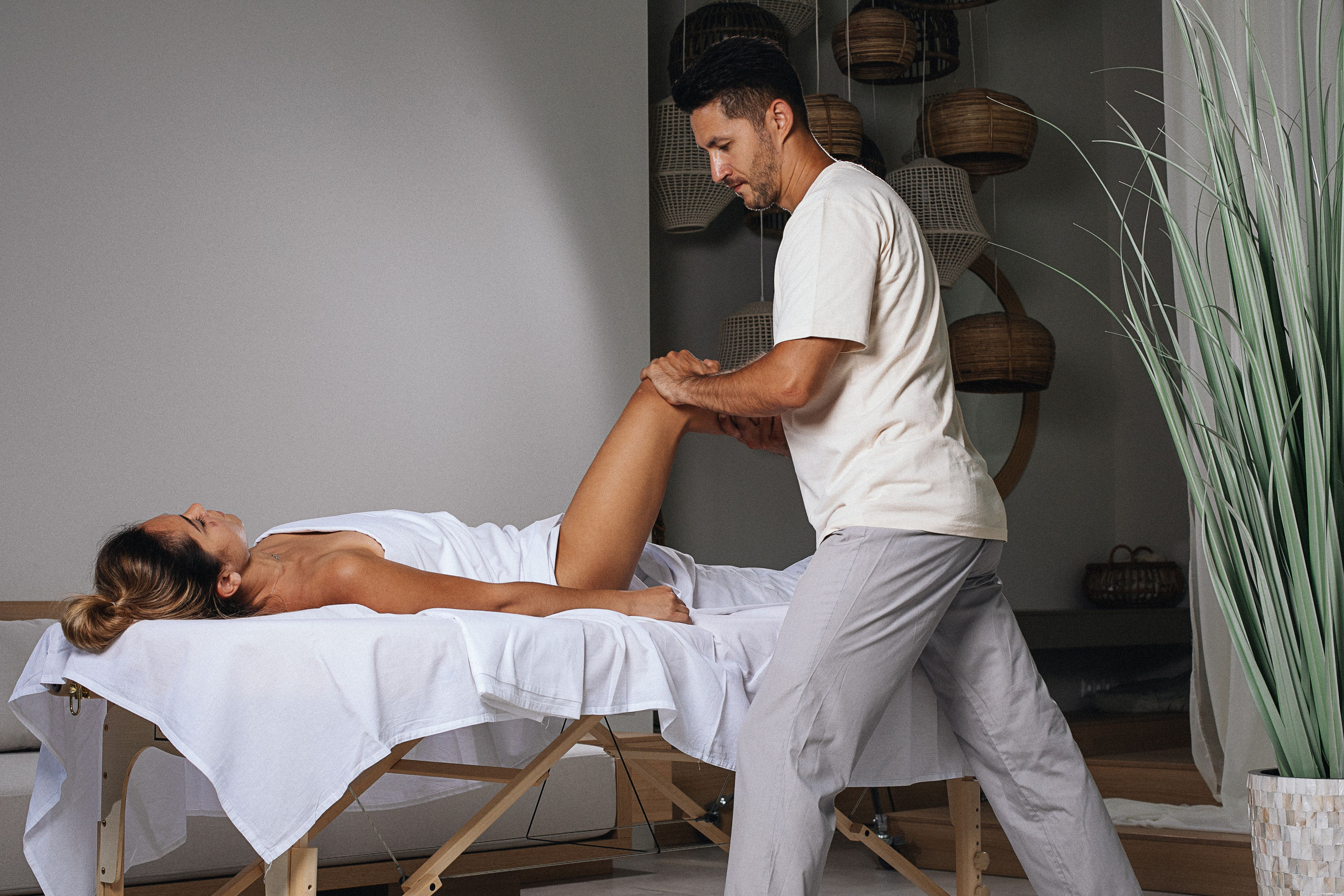 Мастер массажа Тимур. Фотограф-портретист Евгения Синкевич в Риге и Европе