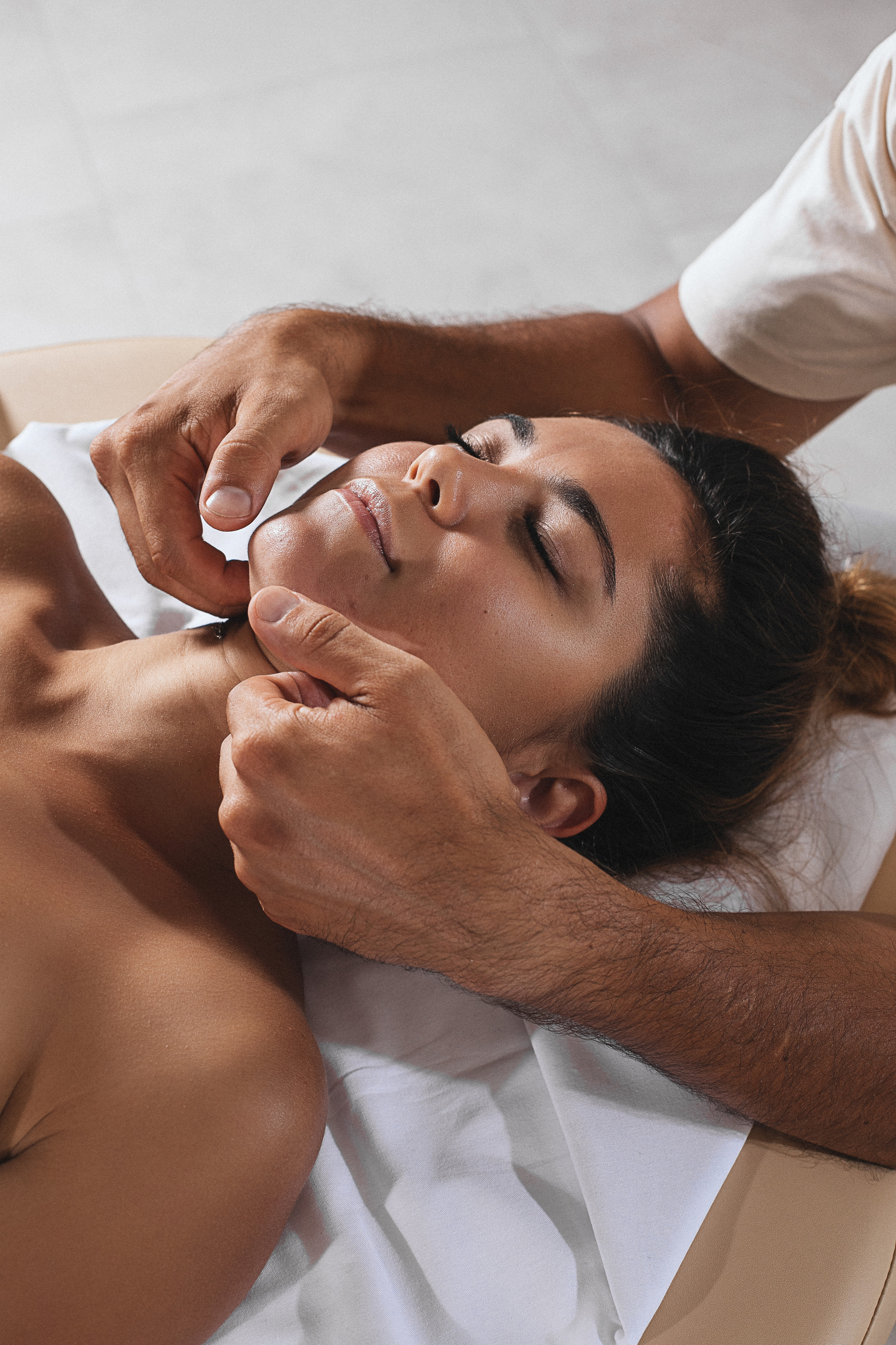 Мастер массажа Тимур. Фотограф-портретист Евгения Синкевич в Риге и Европе