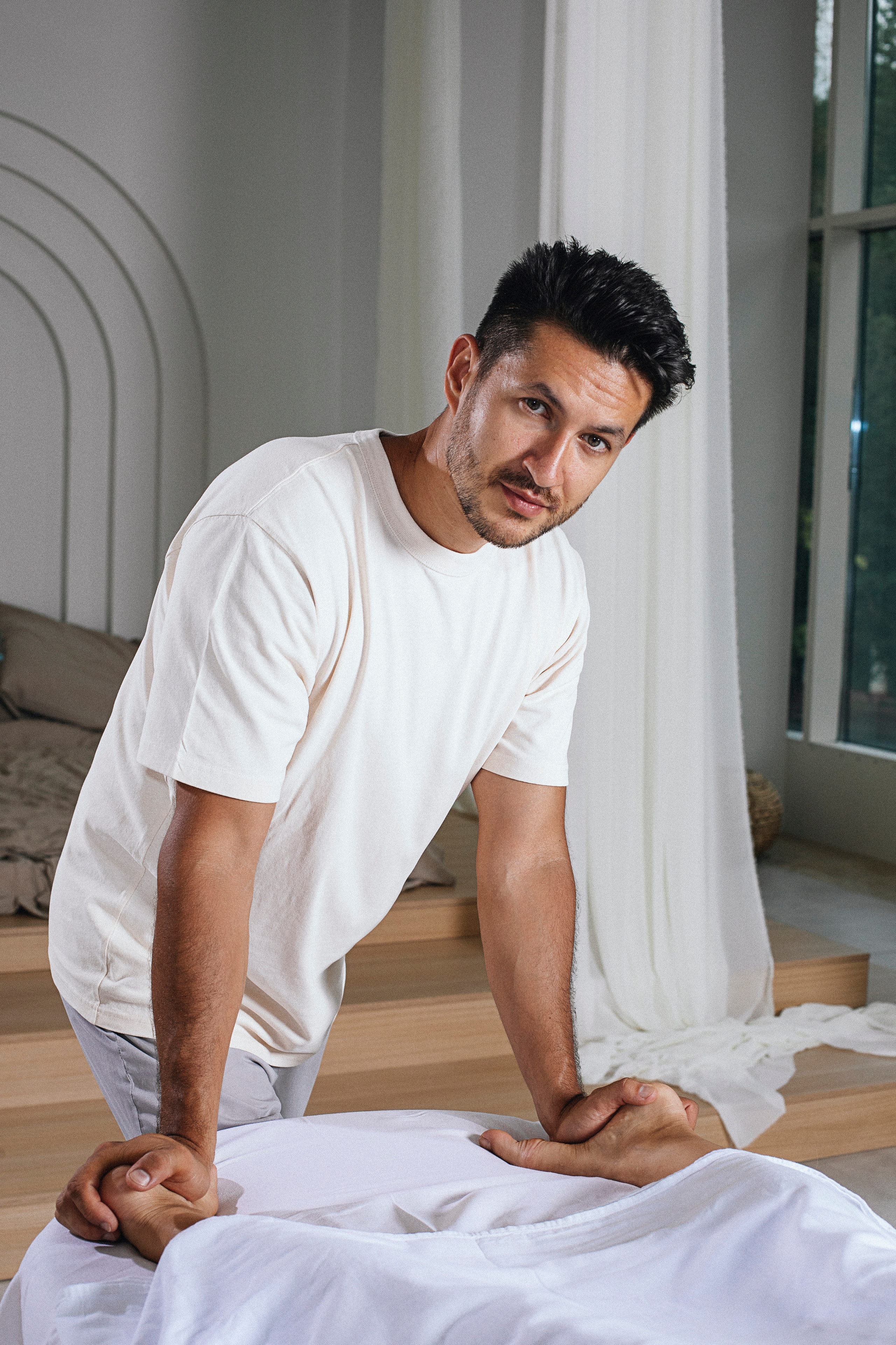 Мастер массажа Тимур. Фотограф-портретист Евгения Синкевич в Риге и Европе