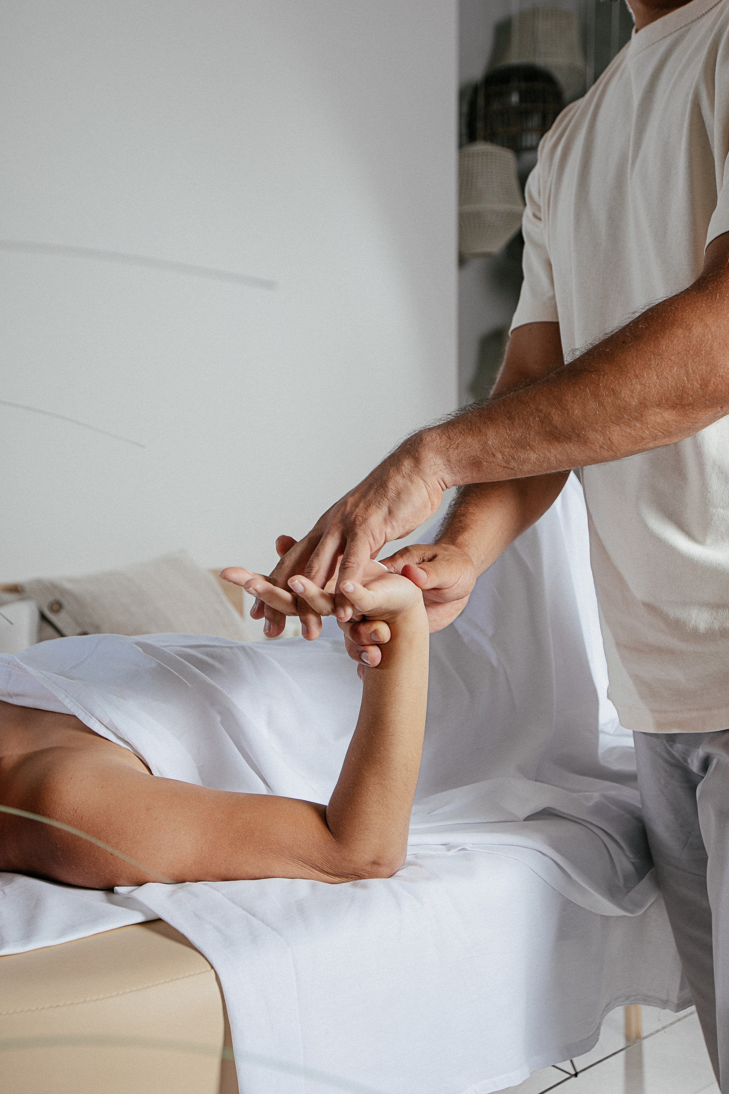 Мастер массажа Тимур. Фотограф-портретист Евгения Синкевич в Риге и Европе