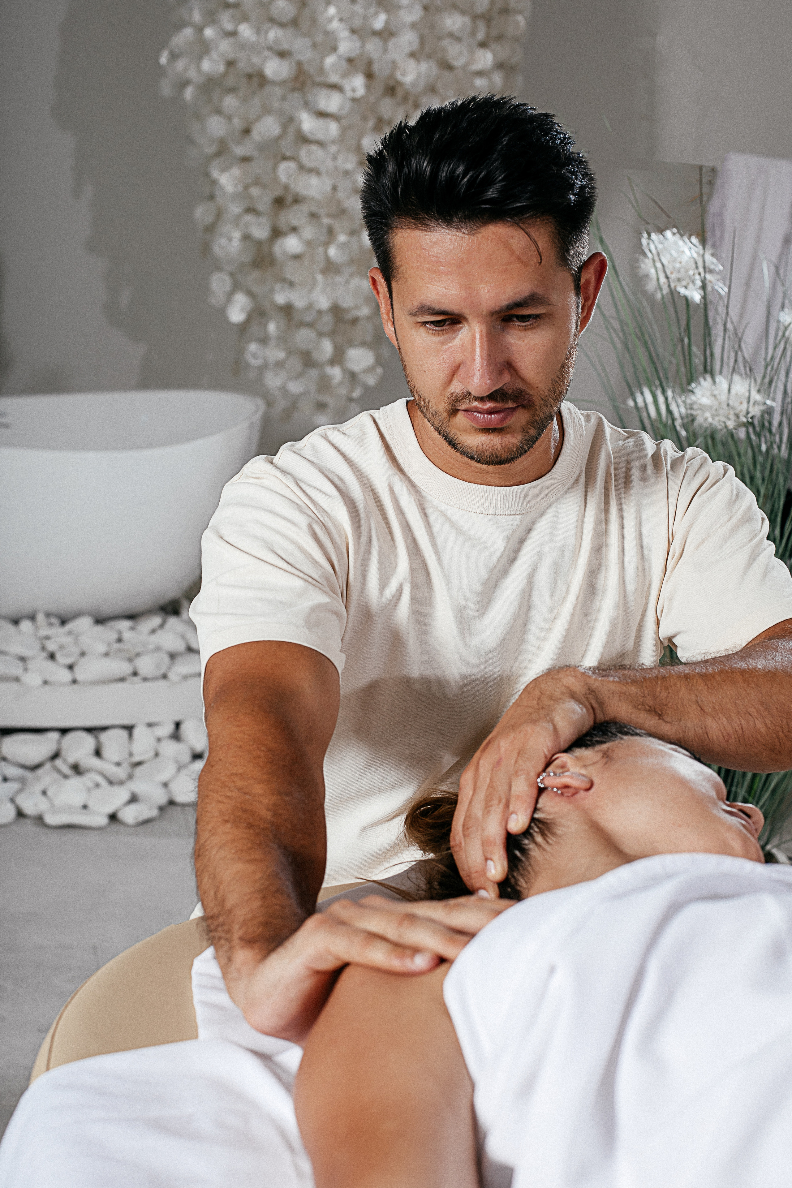 Мастер массажа Тимур. Фотограф-портретист Евгения Синкевич в Риге и Европе