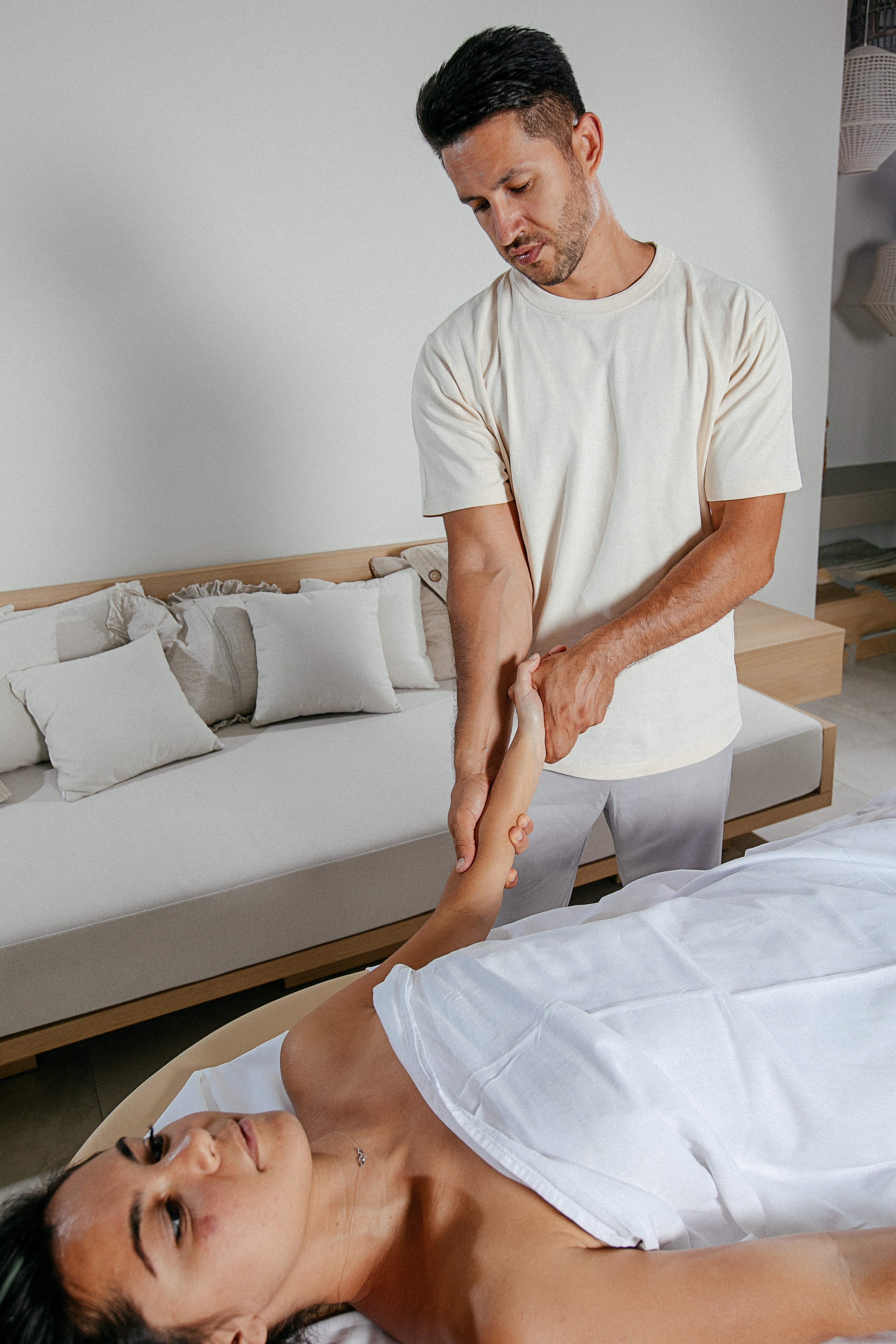 Мастер массажа Тимур. Фотограф-портретист Евгения Синкевич в Риге и Европе