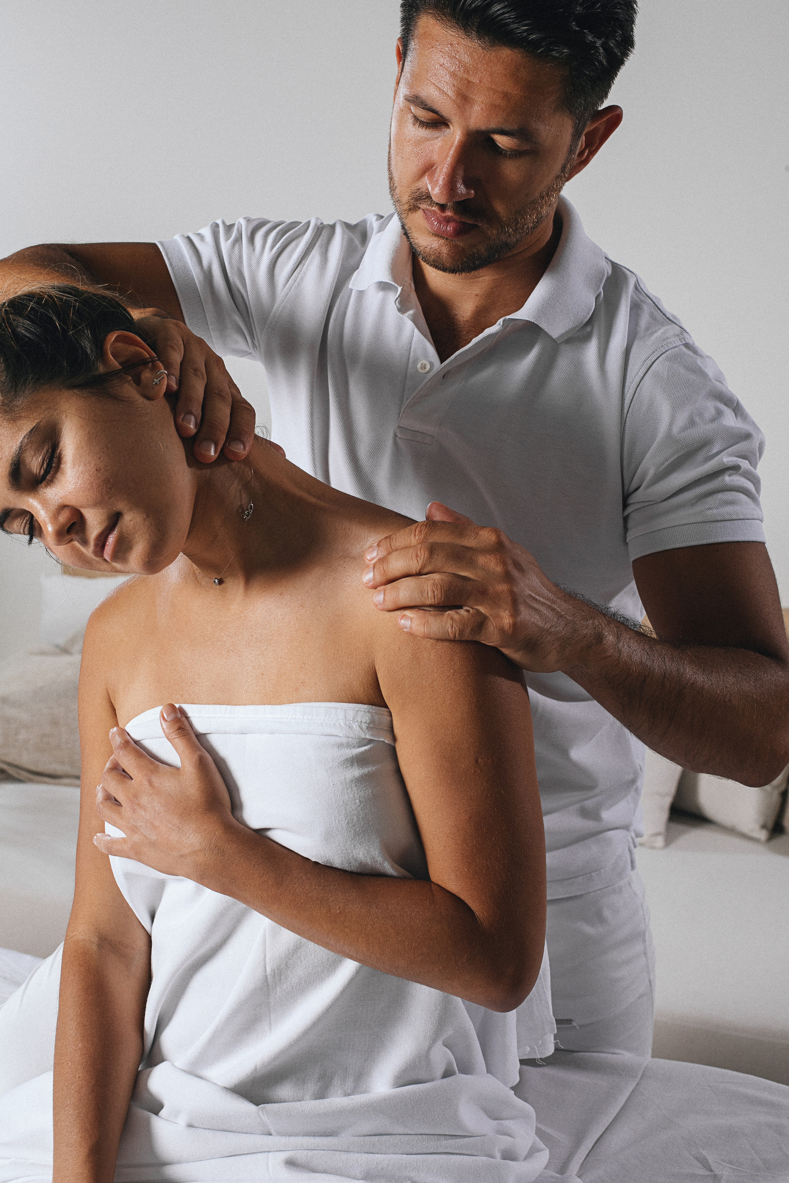 Мастер массажа Тимур. Фотограф-портретист Евгения Синкевич в Риге и Европе