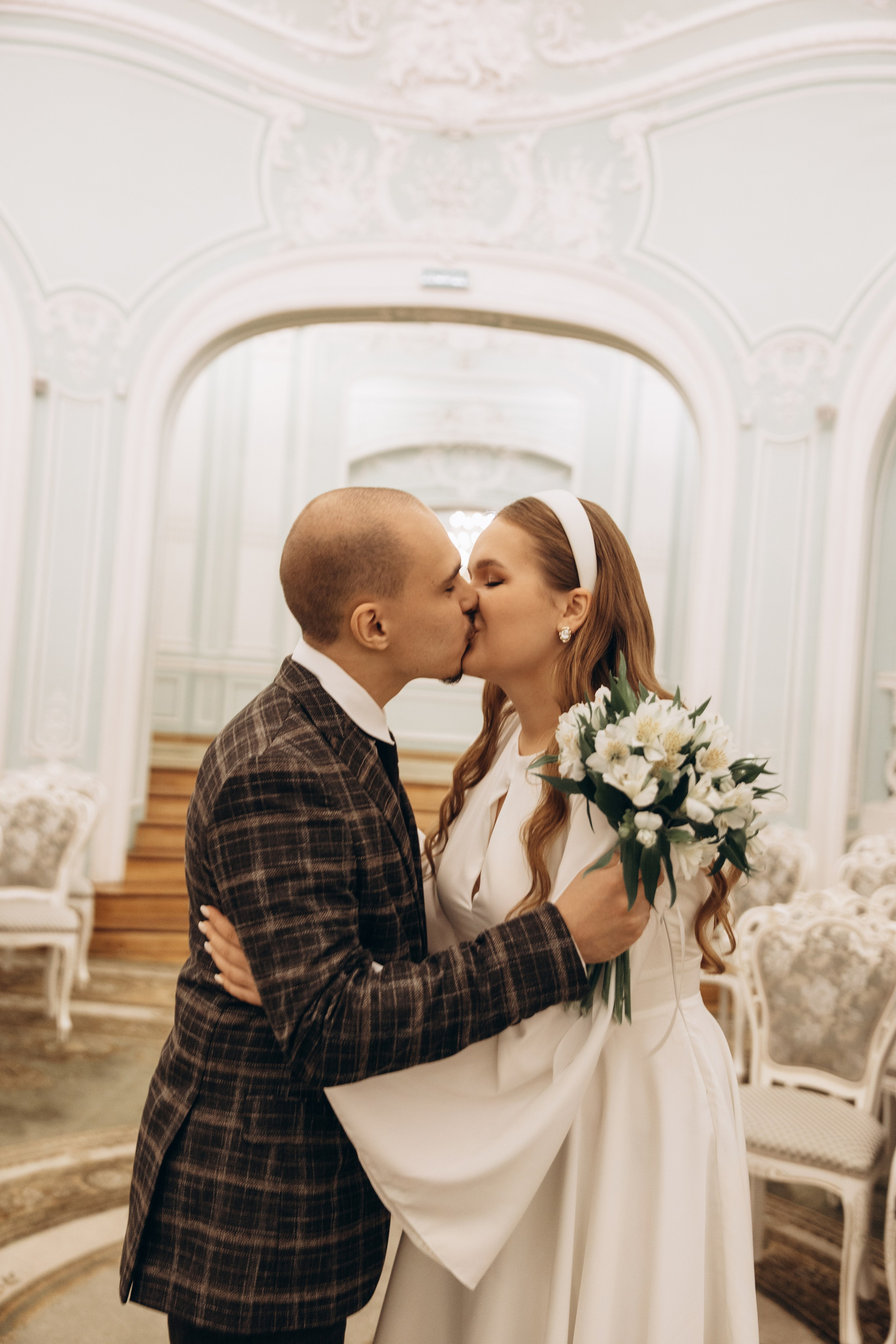 Свадебная фотосессия в загсе Петроградского района и прогулка. Фотограф в Санкт-Петербурге Разиля Идиятуллина