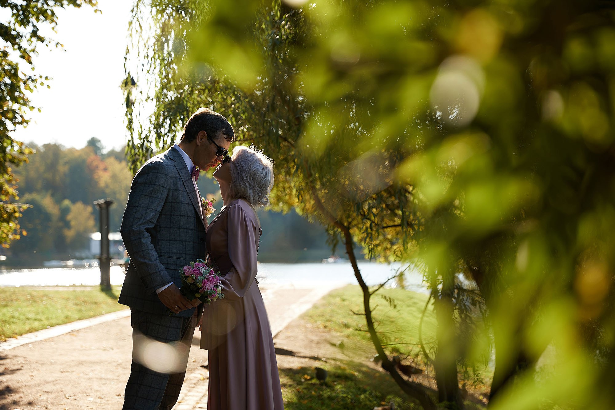 Прогулка, фотосессия жениха и невесты. Свадебная съемка. Фотограф в Москве Валерий Боцман