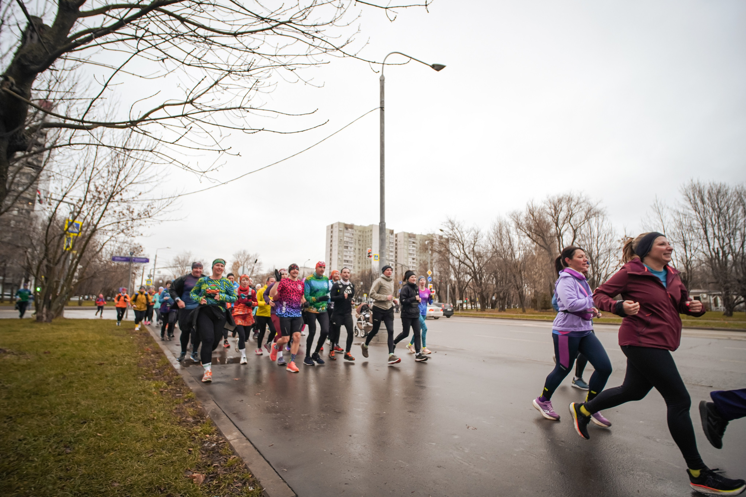 #марафонудома #яuzarun 2024 2-я петля, группа 6:30. Роман Капилюшов. Бег. Фото. Видео. г. Люберцы