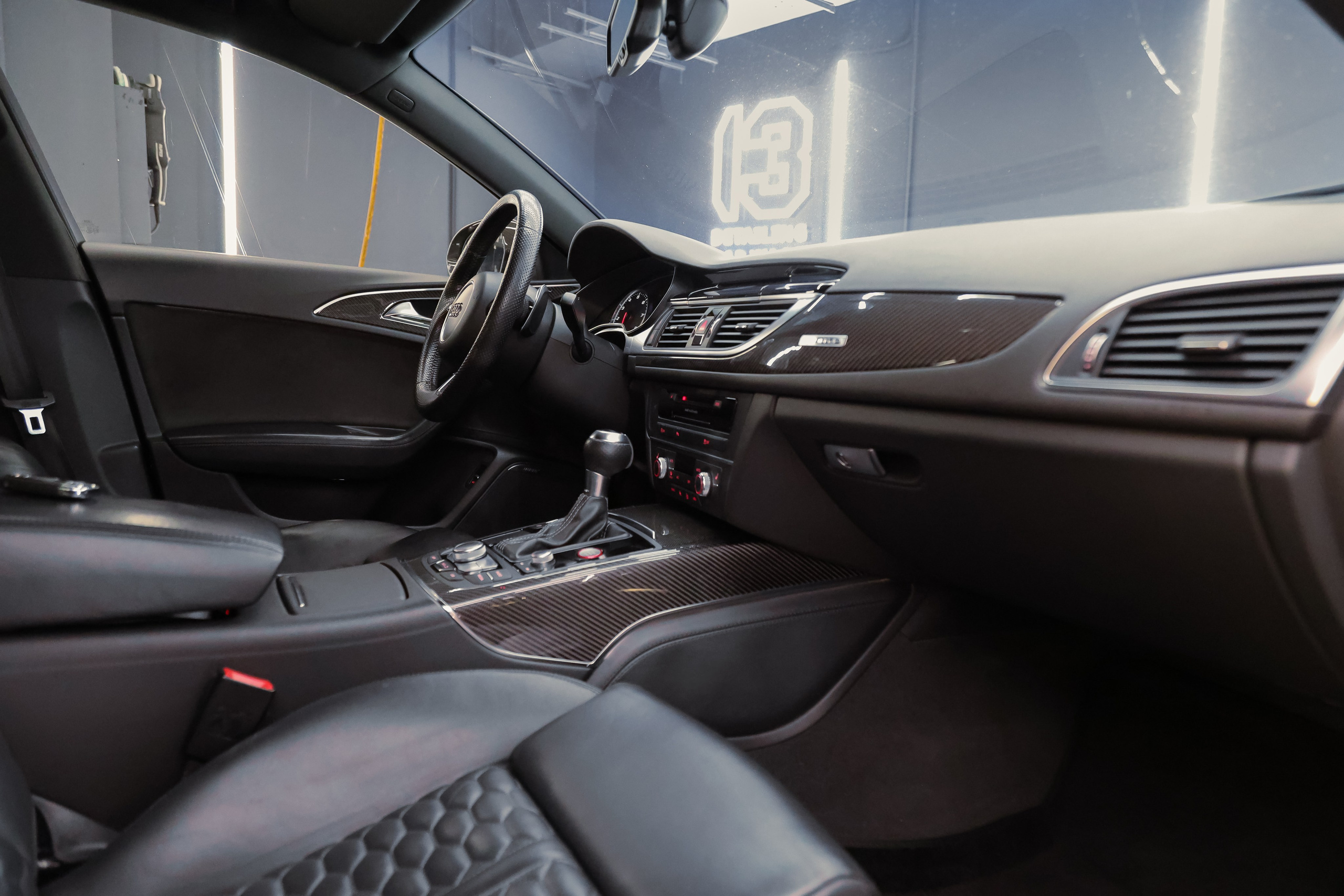 2017 AUDI RS6. Mixturecaptures