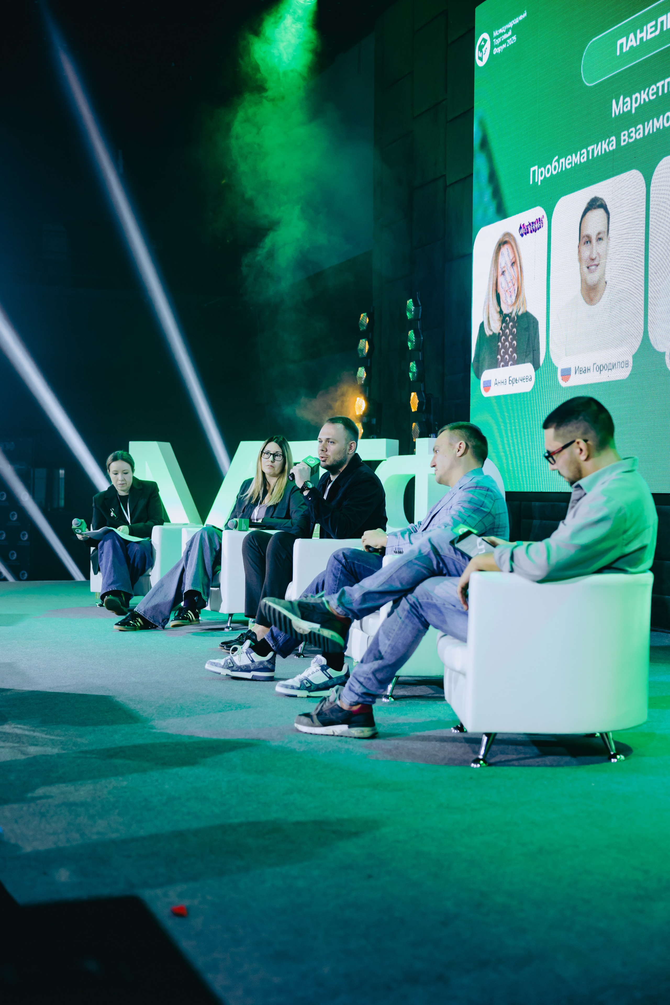 Ивенты и Конференции. Сайт с красивыми фотографиями и людьми