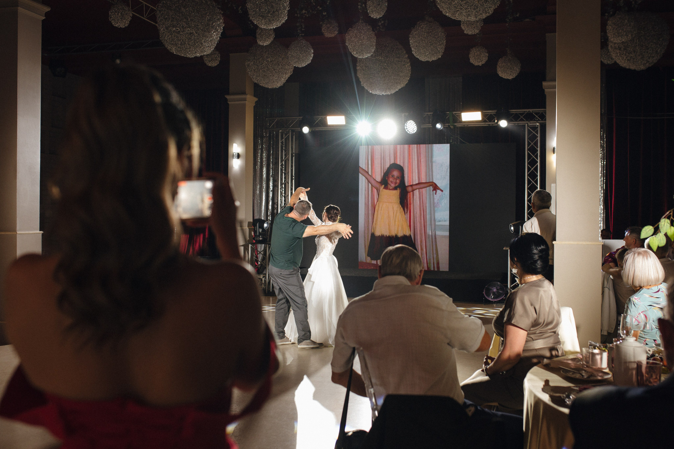 Банкет (Ксения & Никита). Свадебные фотографы в г. Сургут Маркова Наталья и Замахина Елена