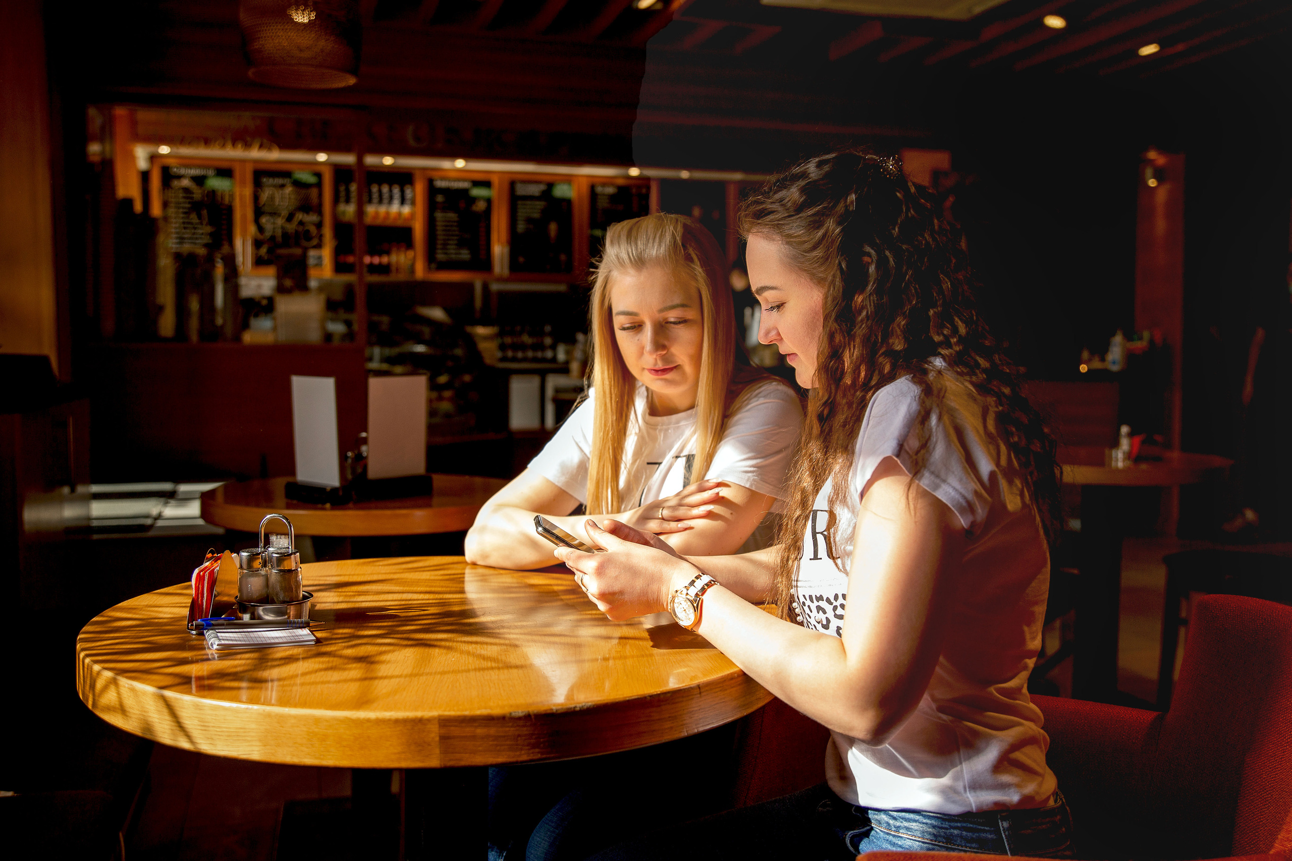 В кофейне. Рыжий Фотограф Иркутск