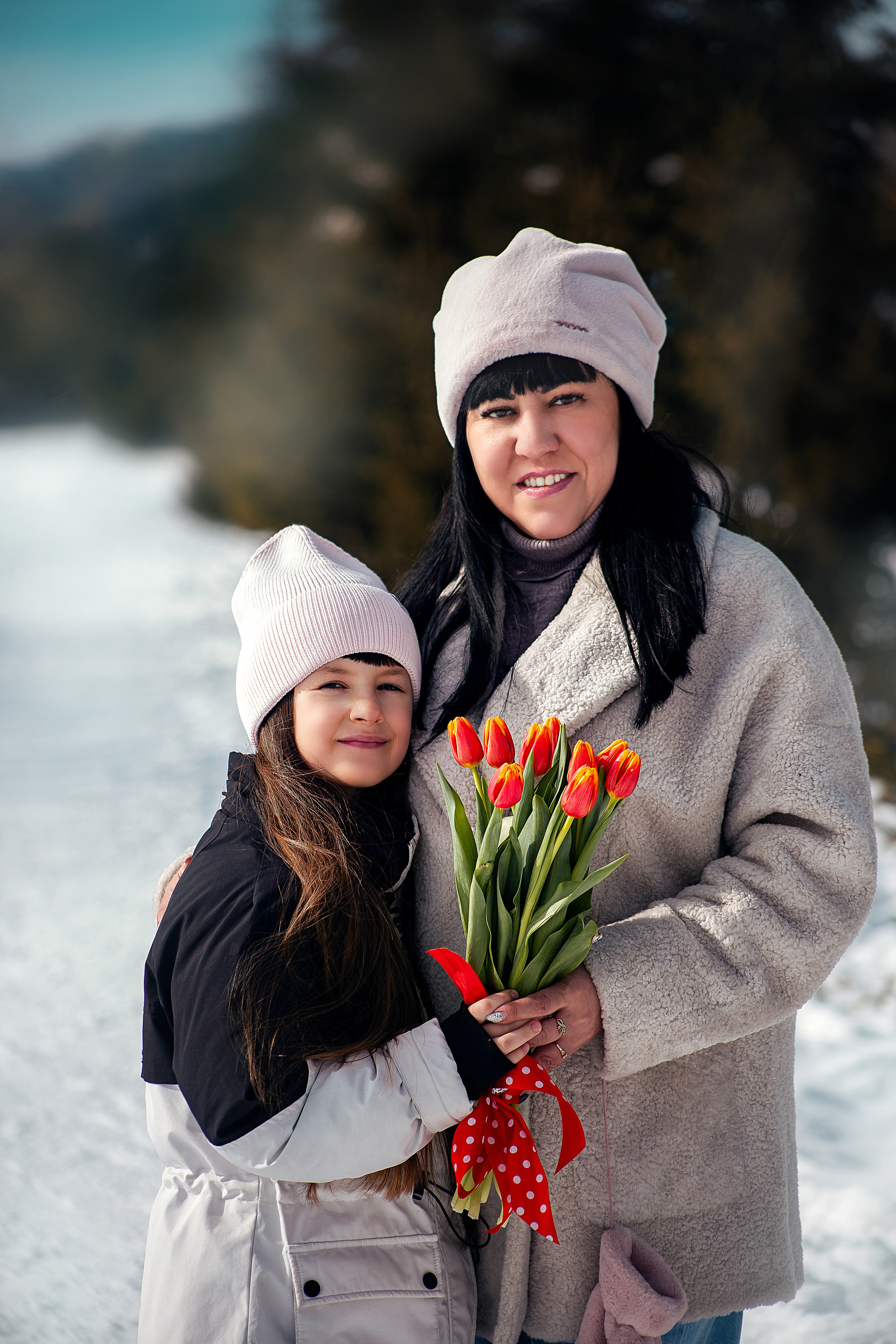Мама и дочь с тюльпанами. Рыжий Фотограф Иркутск