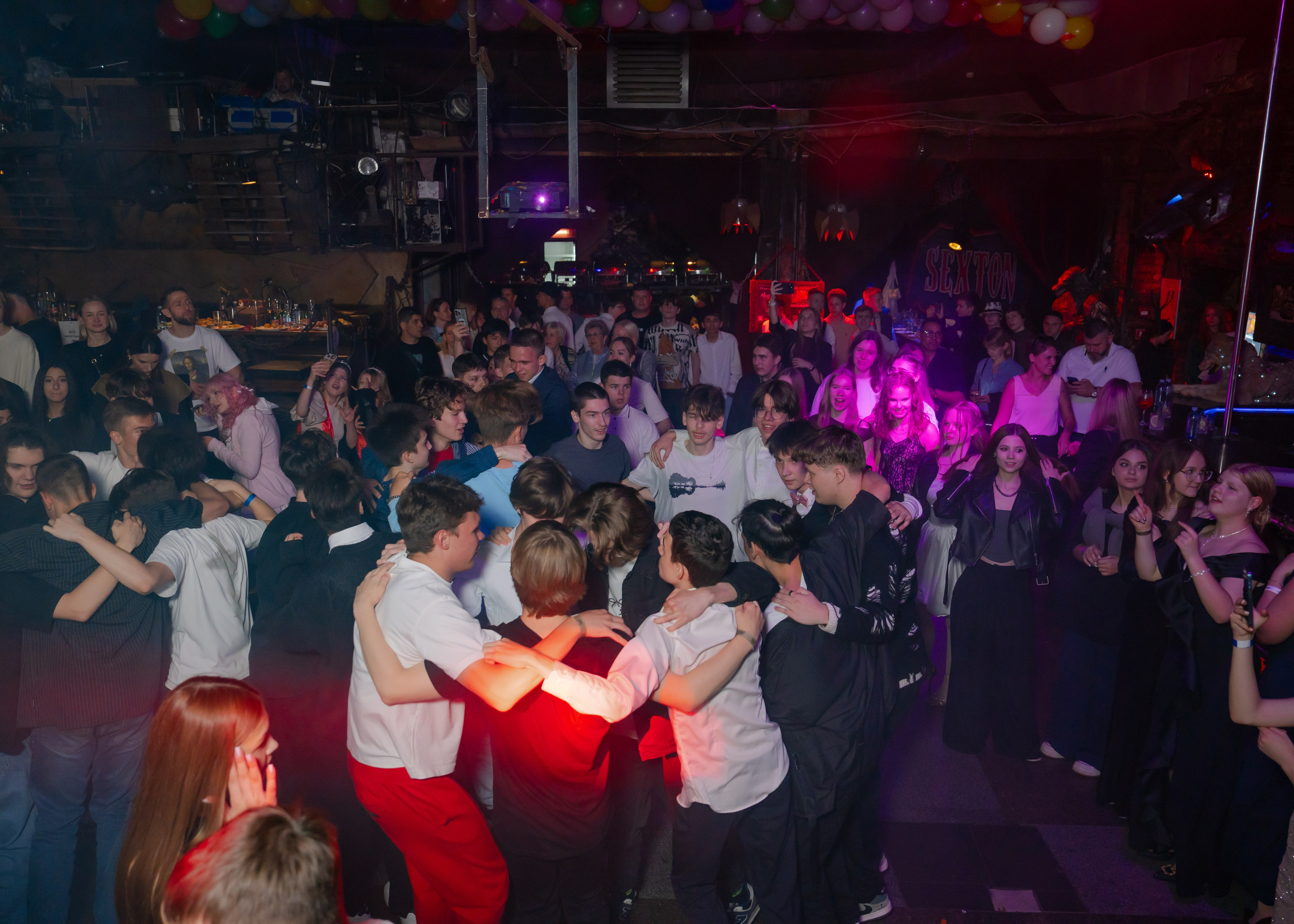 Выпускной Байк Центр «Ночные волки» 11 класс. Крамер Юлиана детский и семейный фотограф