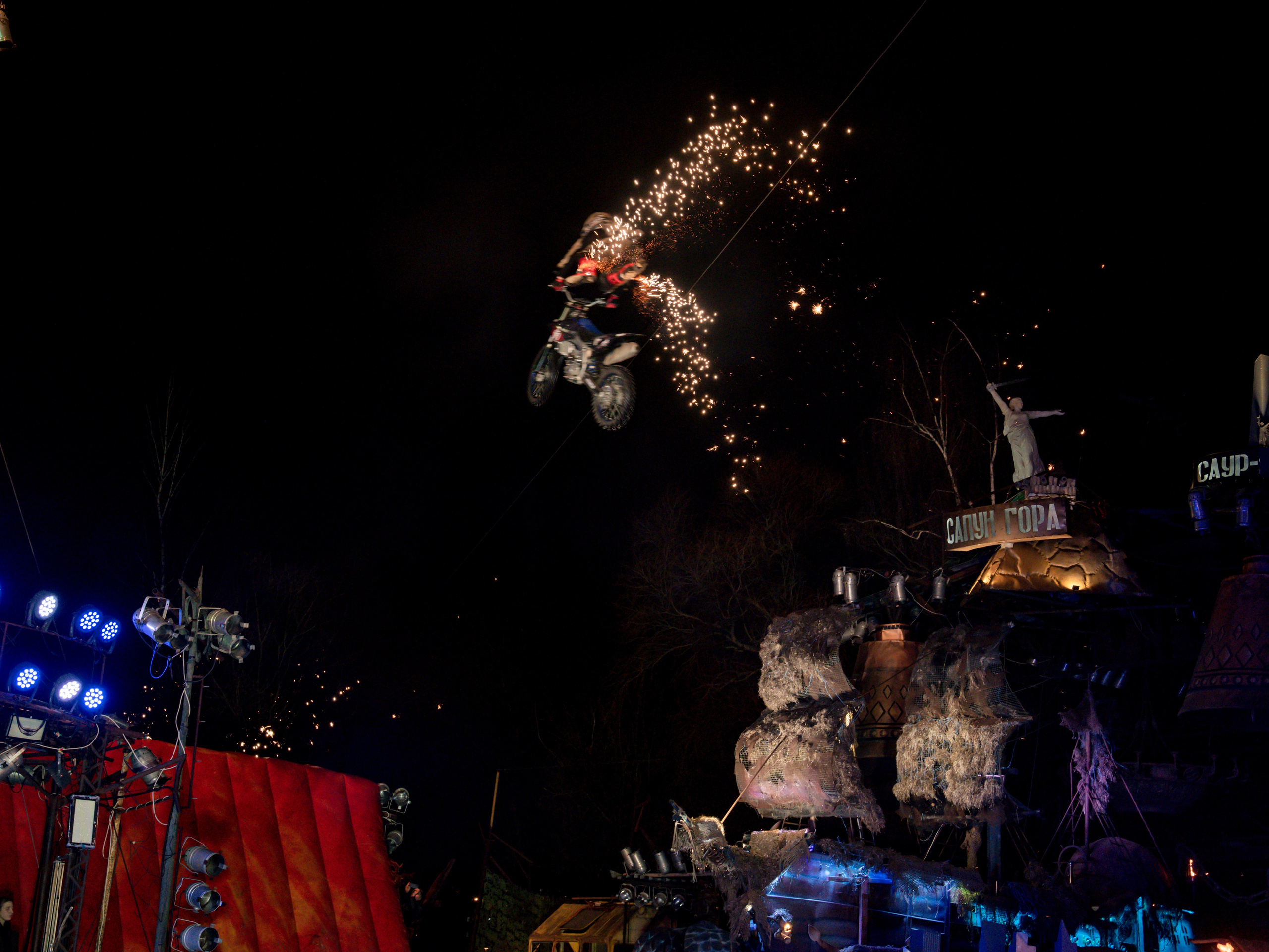 Новогодняя сказка в Байк Центре «Ночные Волки». Крамер Юлиана детский и семейный фотограф