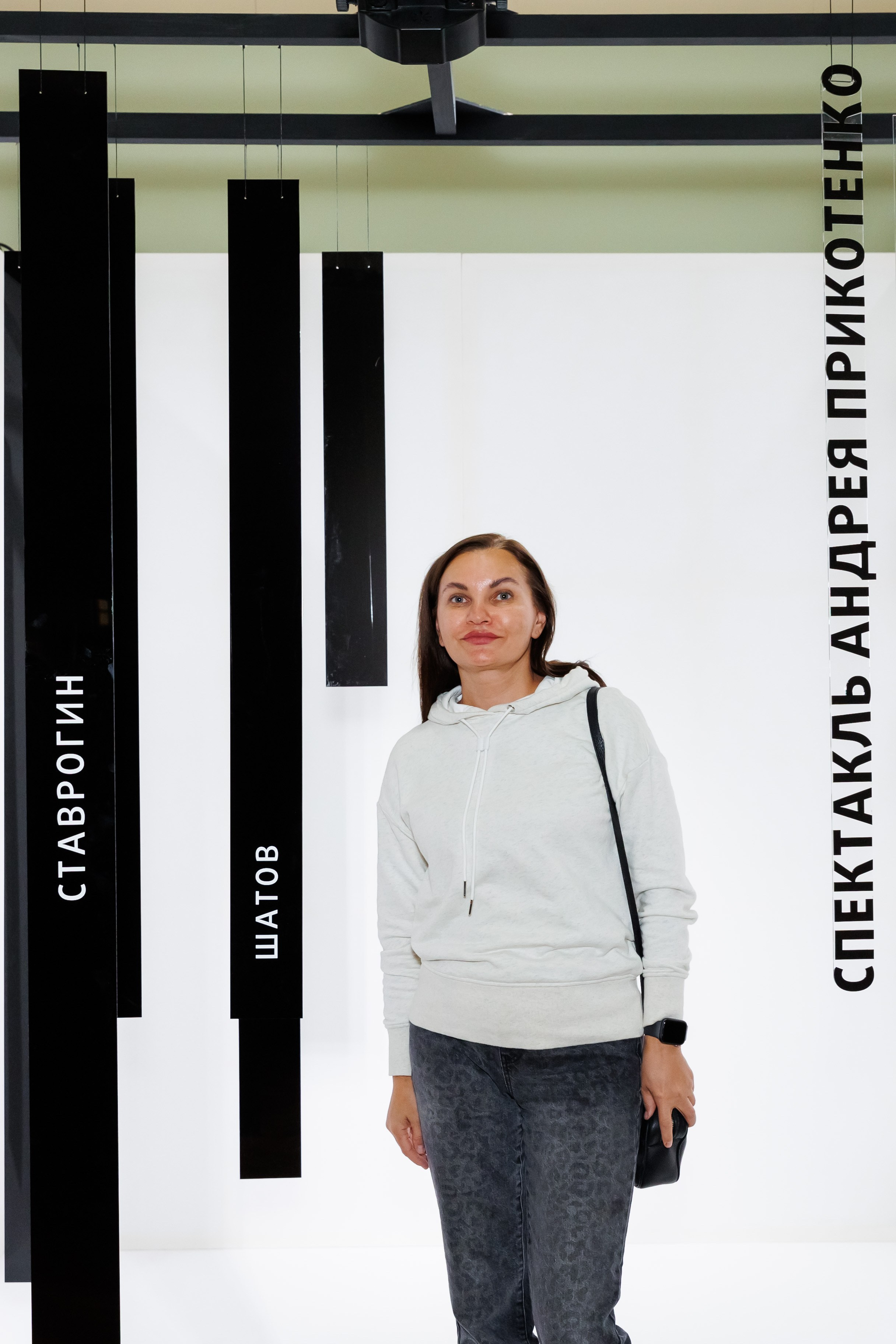 Красный факел — фотозона перед премьерой спектакля. Фотограф Новосибирск — Наталья Гресь