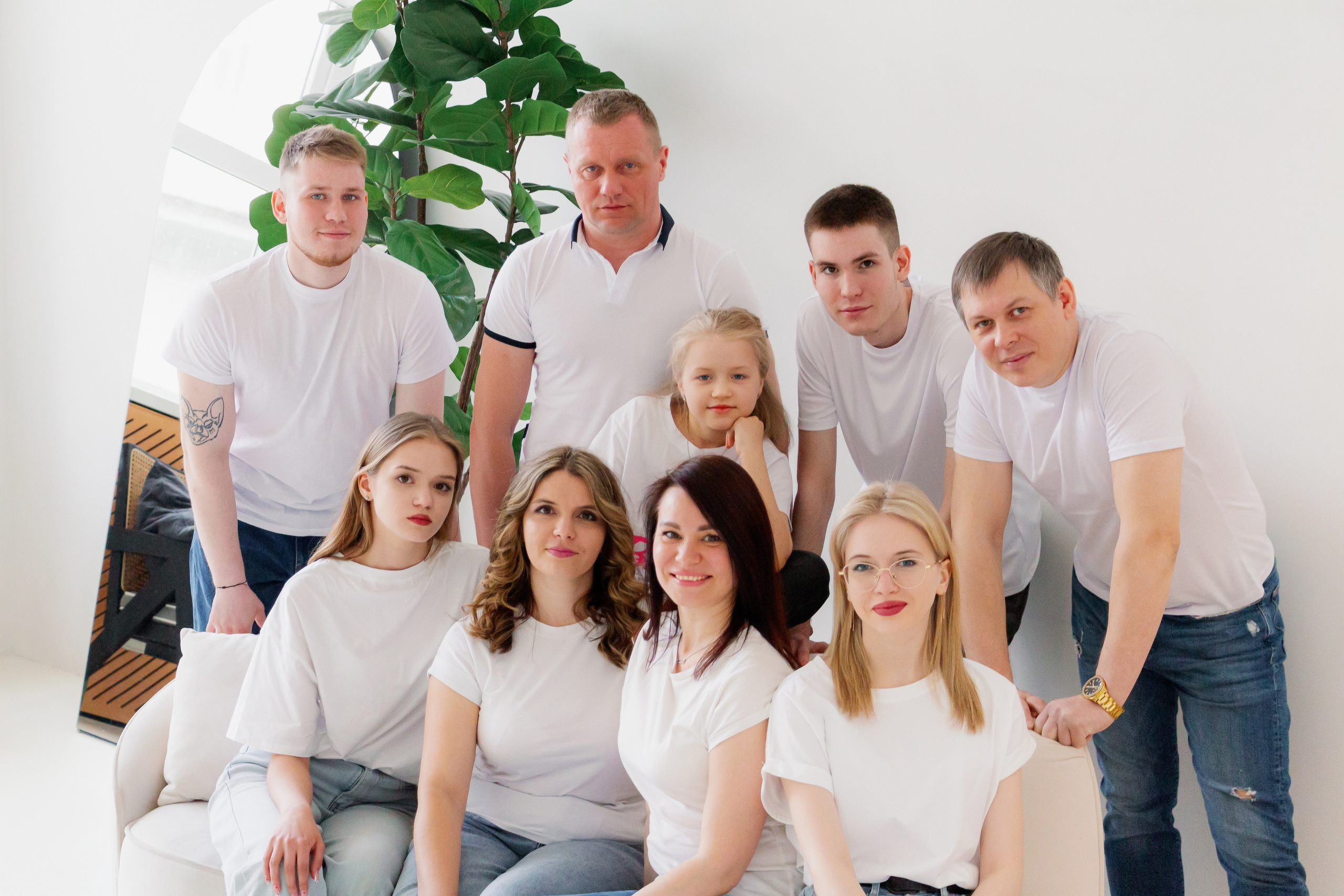 Две сестры. Две семьи. Одна любовь. Семейная фотосессия в студии, Екатеринбург. Фотограф в Екатеринбурге Пойгина Елена