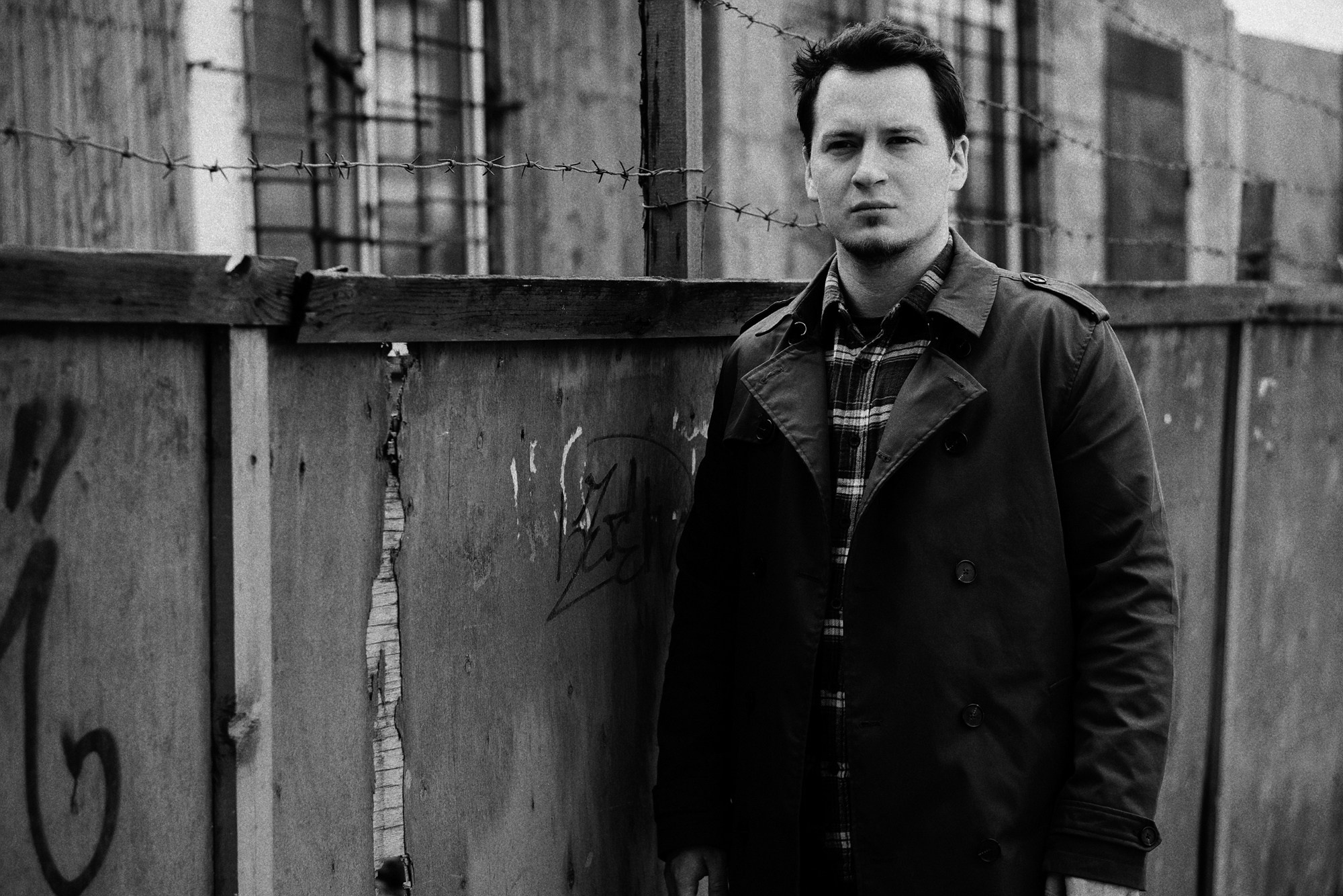 Фотограф Тюмень Дарья Мустафина — Мужская фотосессия на улицах Тюмени. Портретный фотограф Тюмень Дарья Мустафина