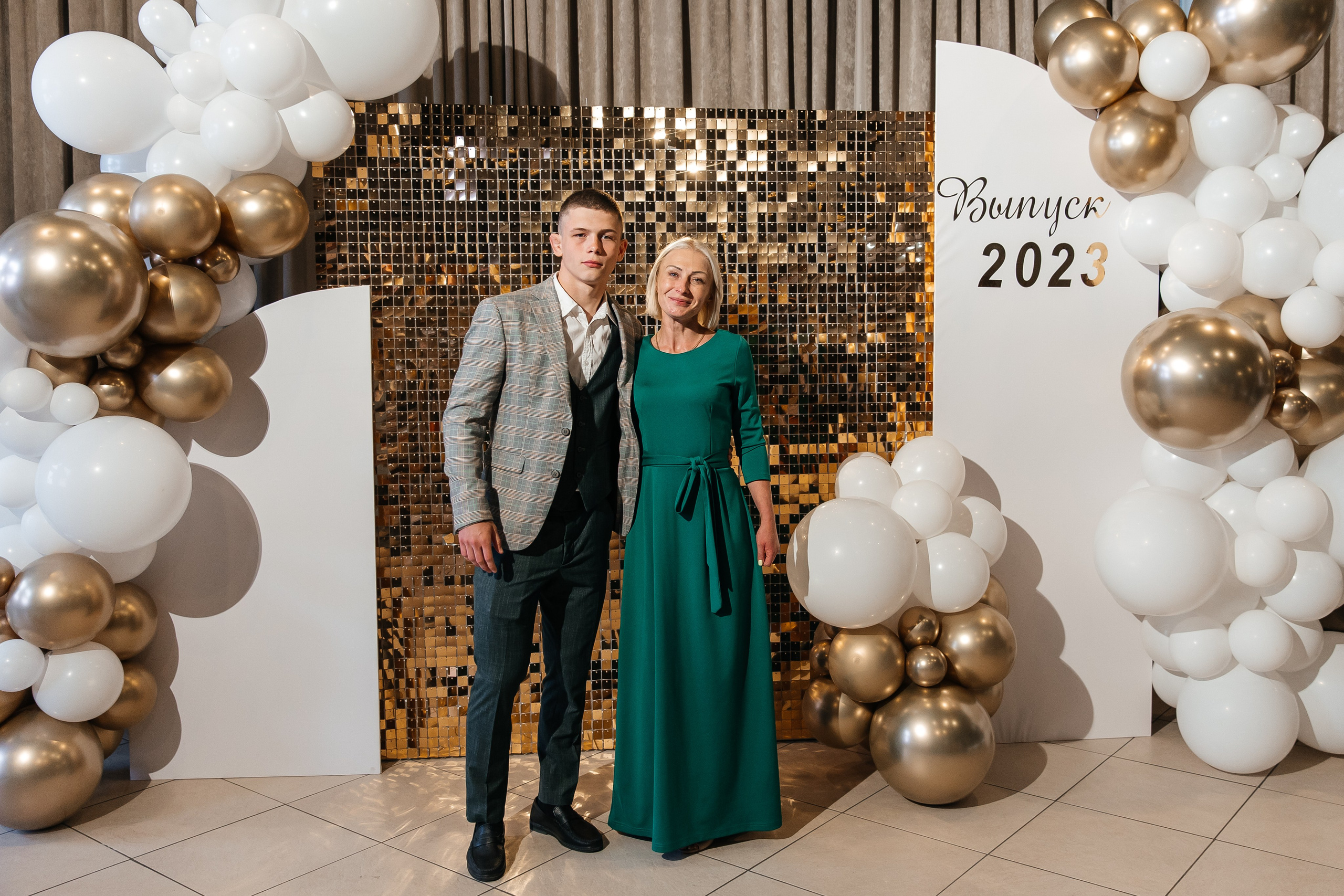 2023-06-23 Выпускной МБОУ СОШ № 10. Фотограф в Красноярске