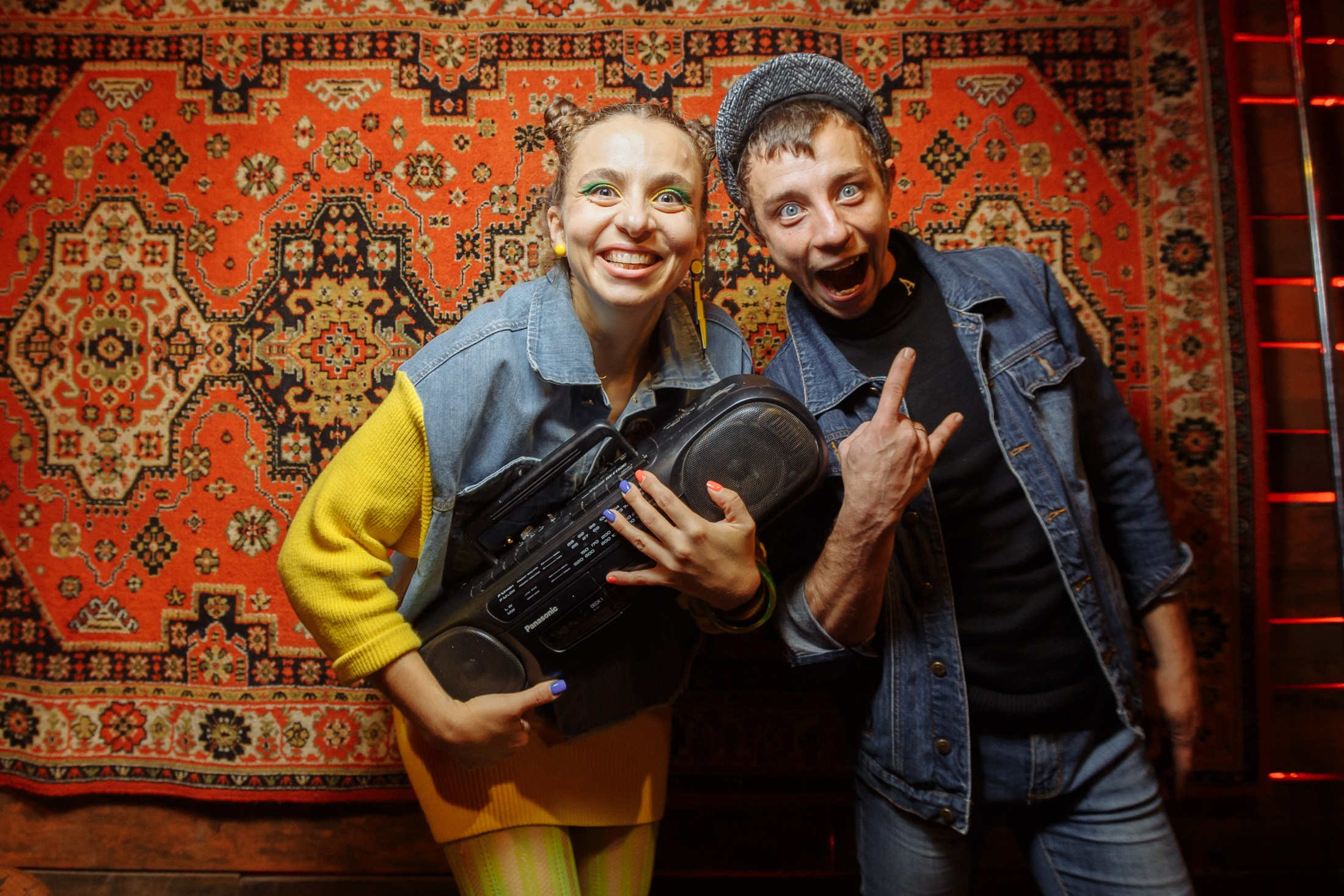 День рождения Кати в стиле 90-00х. Событийный фотограф Максим Бескоровайновнов