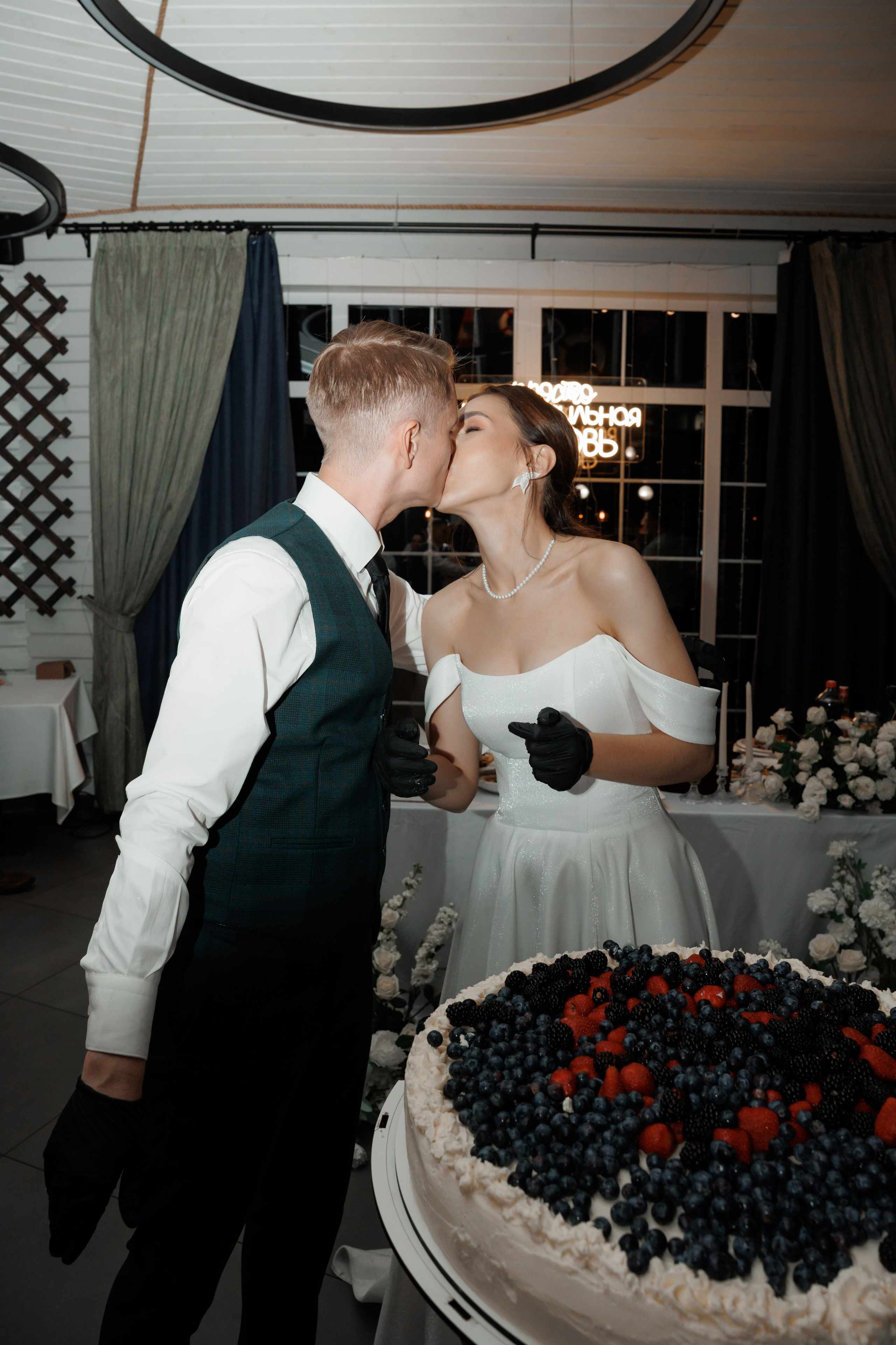 Регистрация в отеле Fish Point, ЗАГС Бутово, прогулка в Остафьево. Свадебный и репортажный фотограф (Москва, Королев и другие)