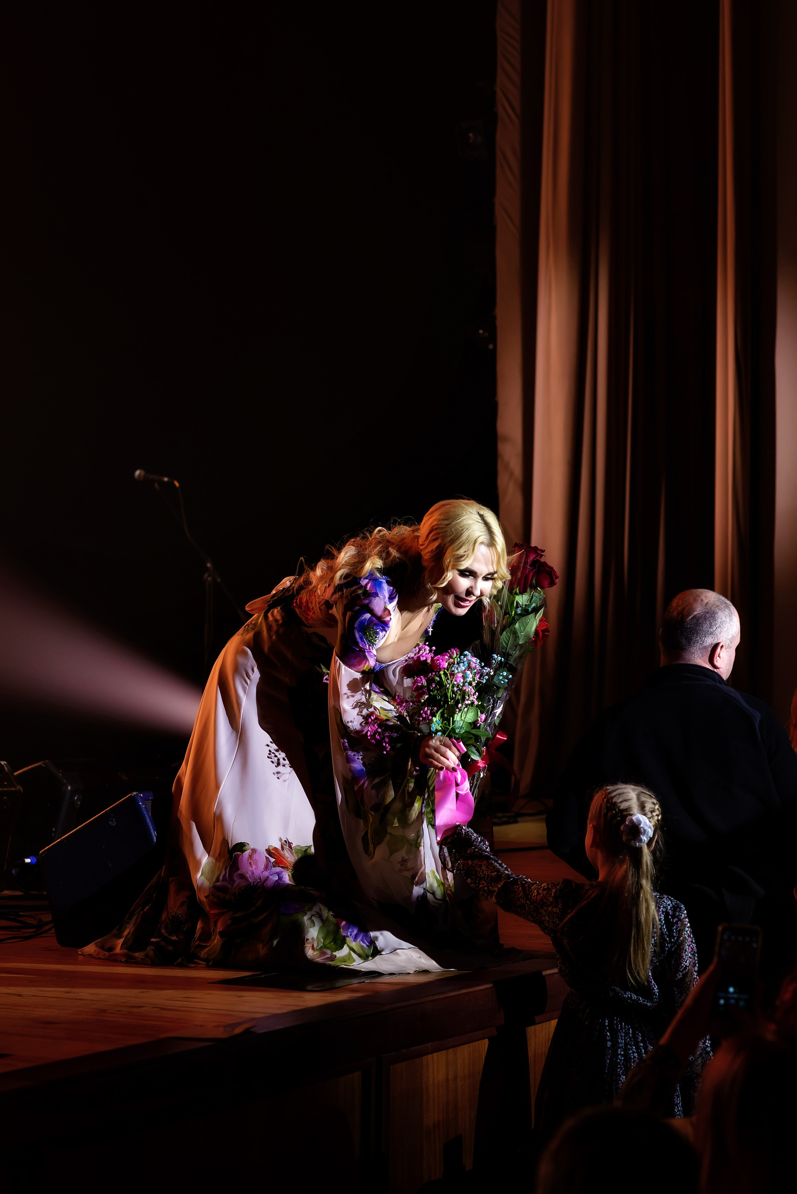 Концерт Пелагеи. Школьный, фэшн фотограф в Тюмени и в России Ирина Королева