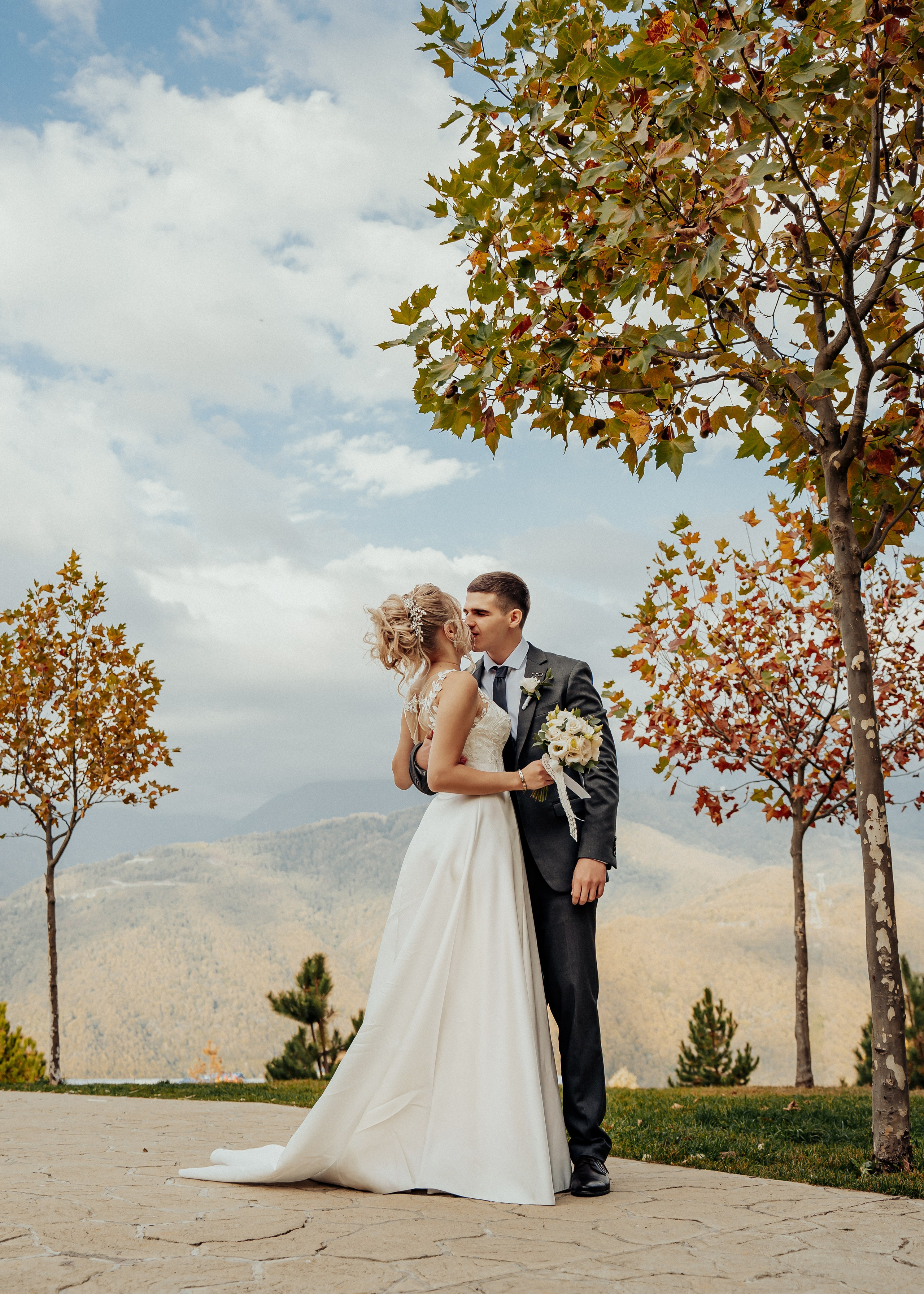 Свадебная фотосессия на море и в горах в Сочи. Алина Бернд — свадебный и индивидуальный фотограф в Сочи и Адлере