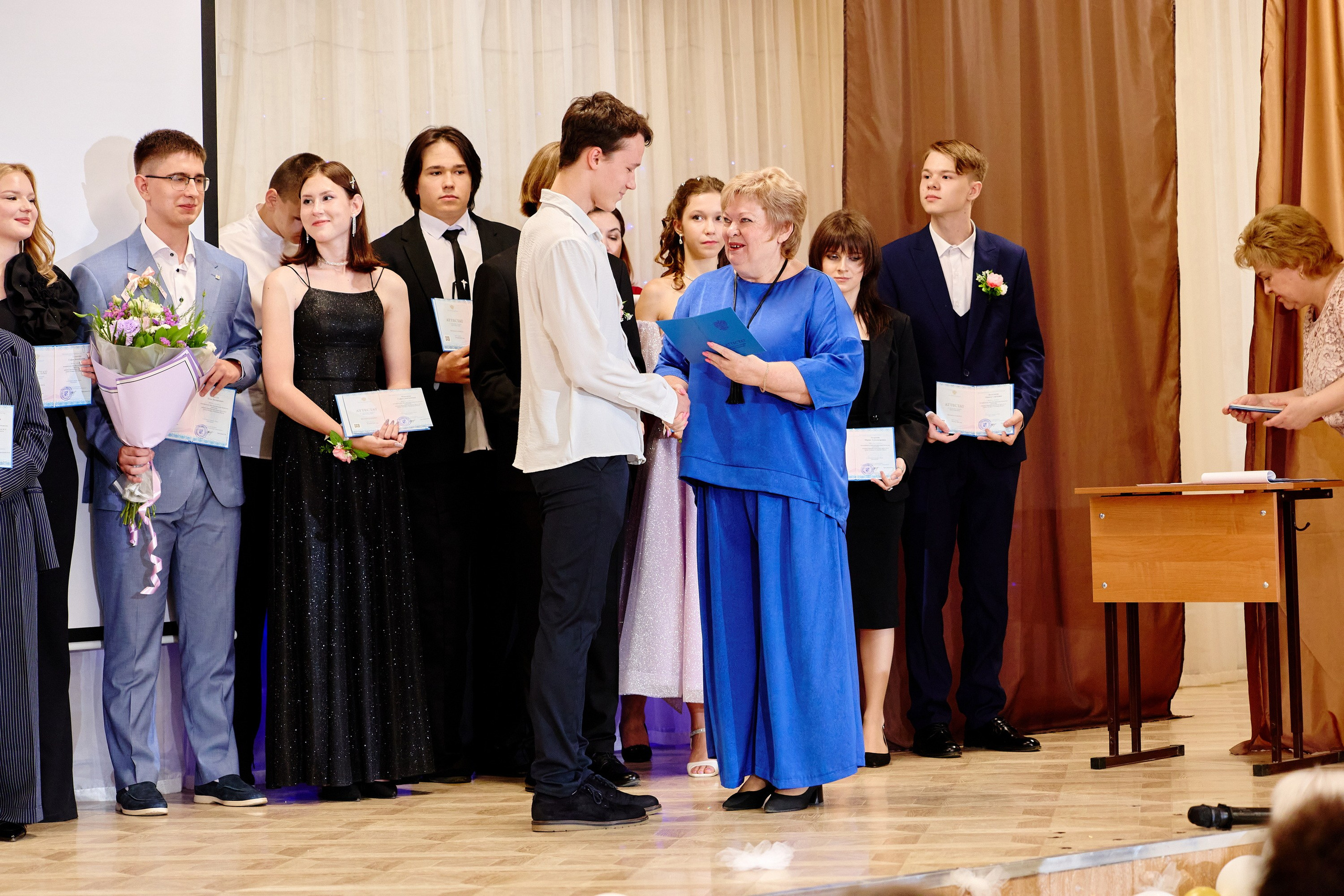 Выпускной 35 Сош. Фотограф Выпускные альбомы Таганрог Сергей Коробченко