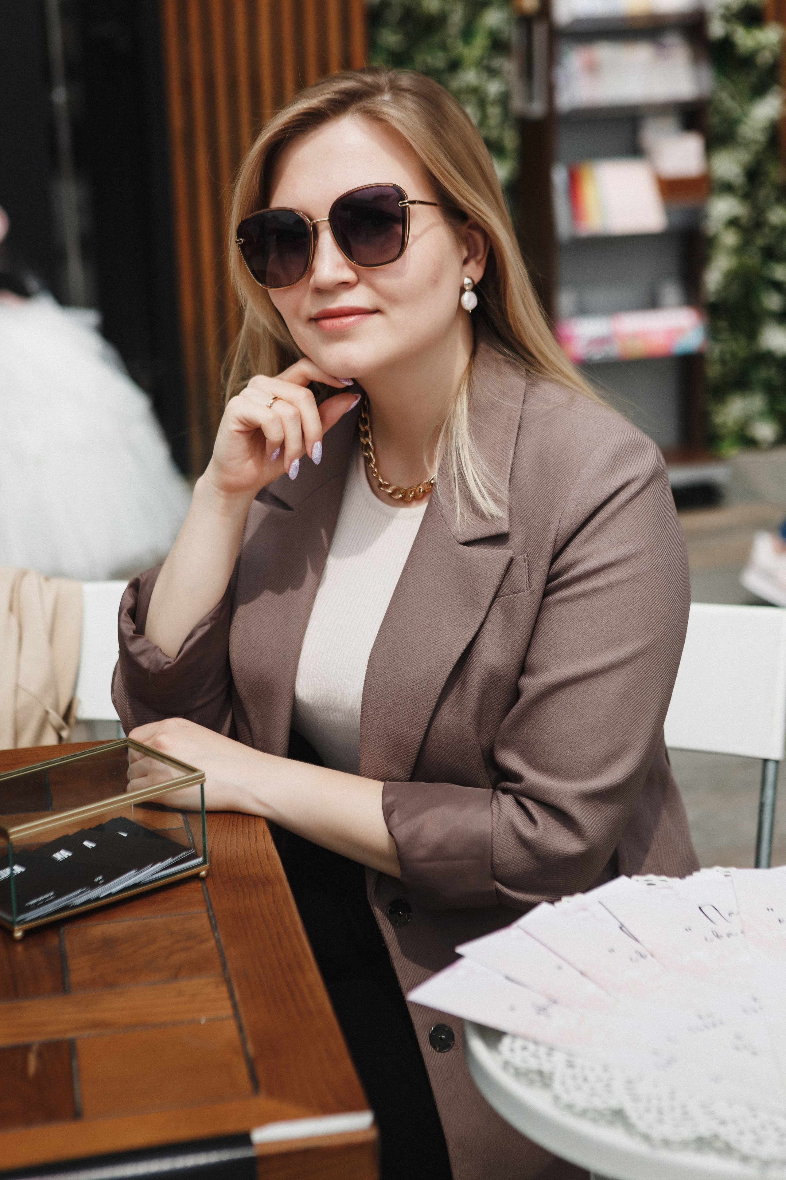 Моменты: Съёмка букета невесты в ТРЦ Большой, Ростов-на-Дону. Свадебный и семейный фотограф в Таганроге Бакарюк Антон