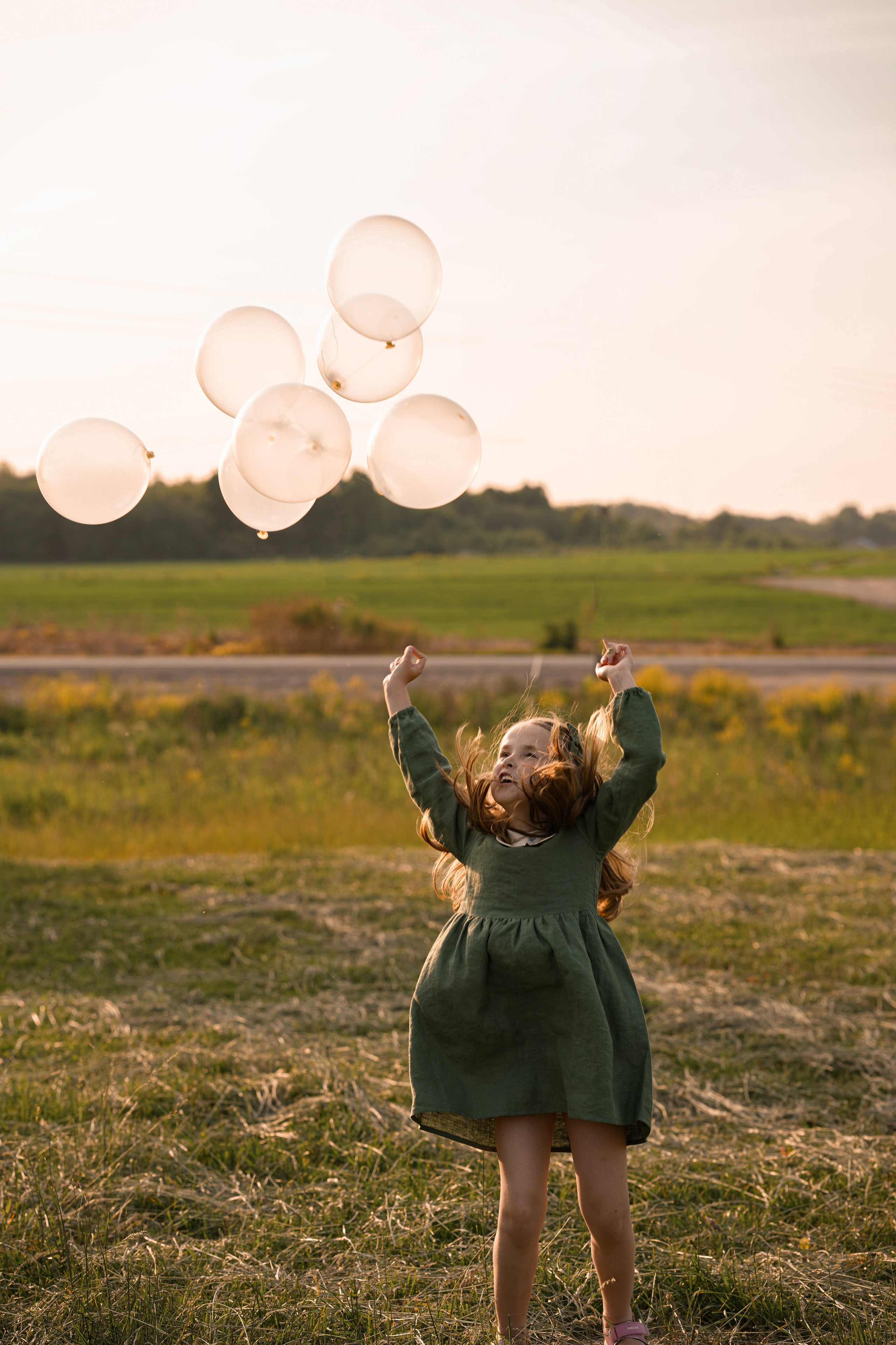 Ксюшенька, Кристиночка и Кирюшенька в поле. Семейный и портретный фотограф в Санкт-Петербурге Татьяна Гримоть