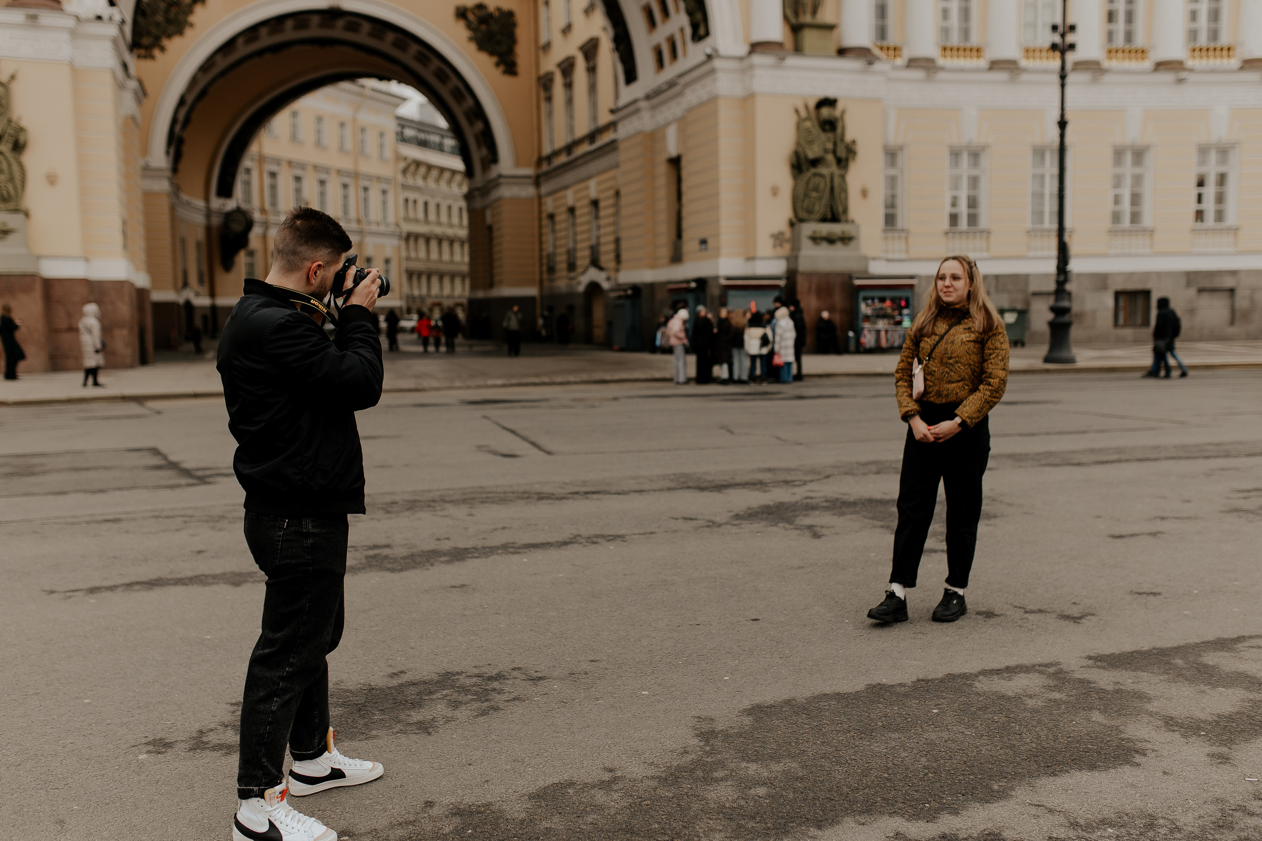 Пара у главного штаба. Фотограф в Санкт-Петербурге Лиза Семченкова