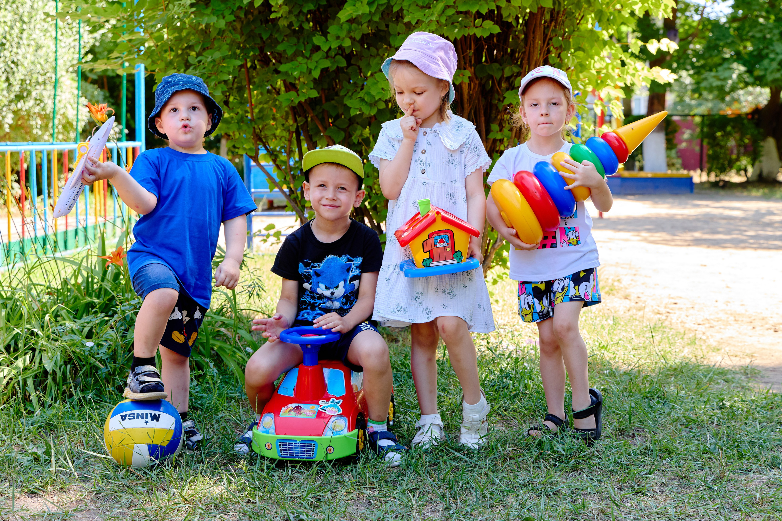 Пример летней съёмки в детском саду № 92 младшая группа Ромашки. Фотограф Выпускные альбомы Таганрог Сергей Коробченко