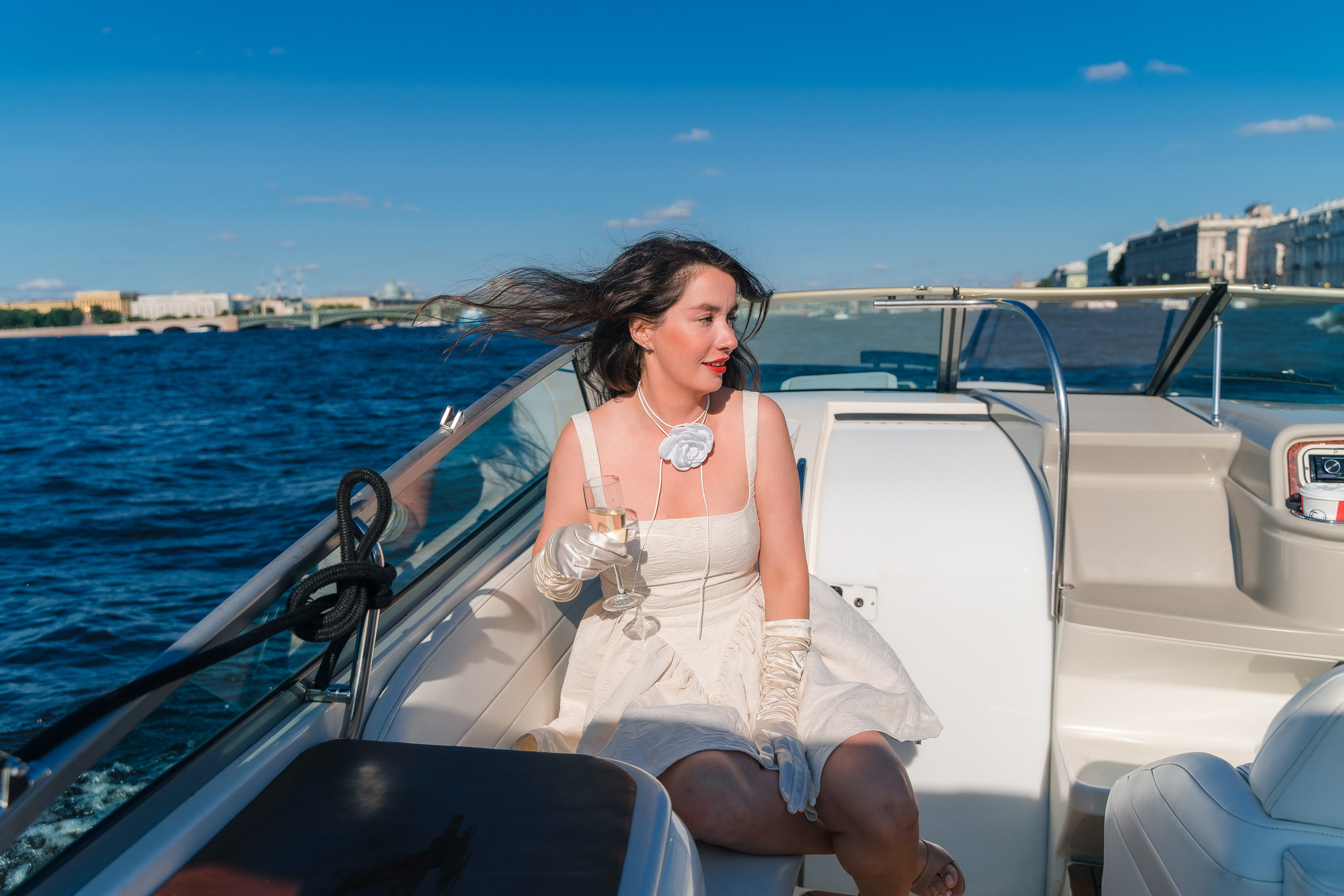 Фотосъемка девичника, встреча девушек, веселые женские портреты