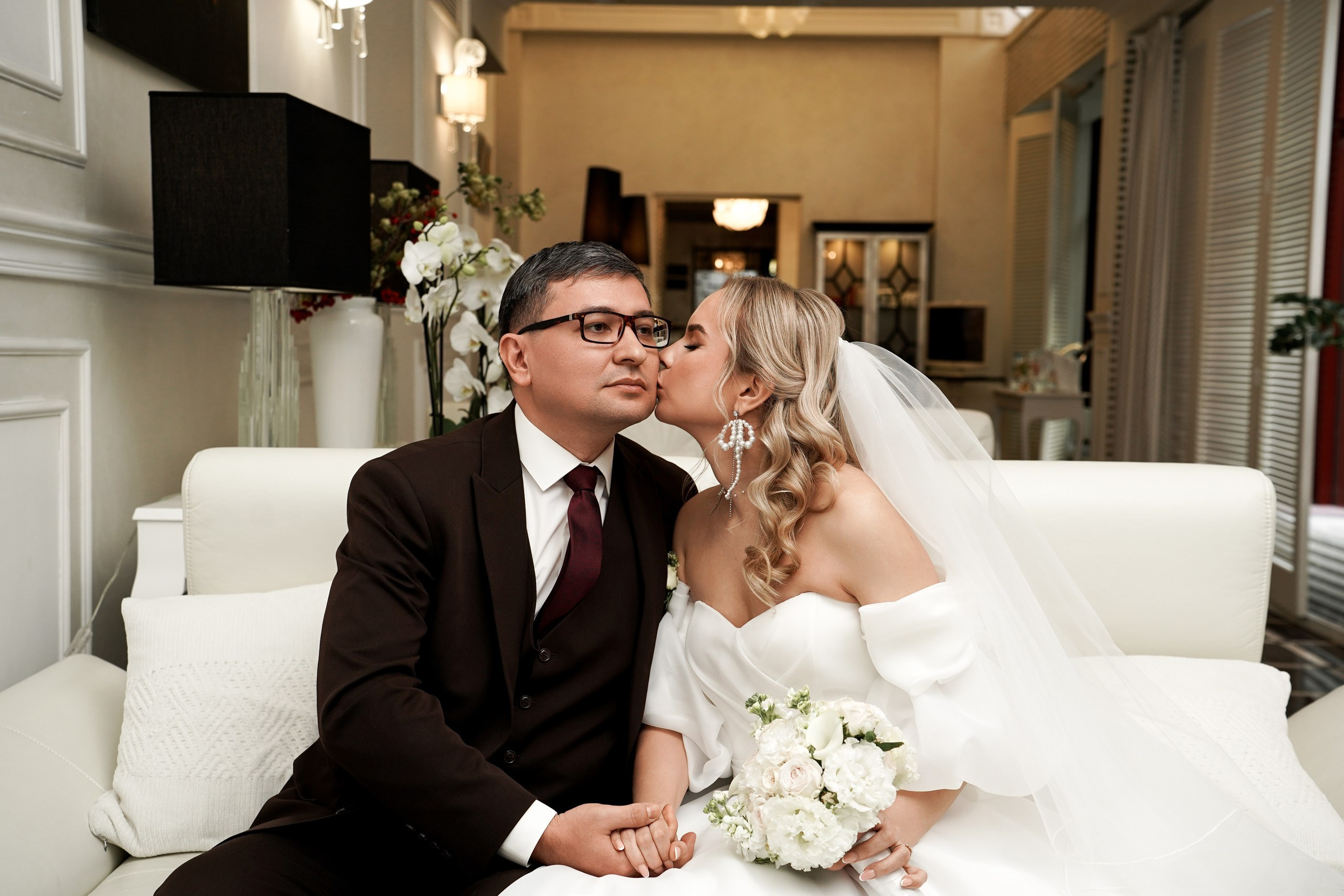 Свадебная фотосессия «4 часа». Отель Резиденция в Ростове-на-Дону. Кадры молодоженов на природе. Фотосессия банкета 1 час. Свадебный фотограф в Ростове-на-Дону. Таинство Крещения и Венчания, семейные фотосессии. Алёна Чёботова