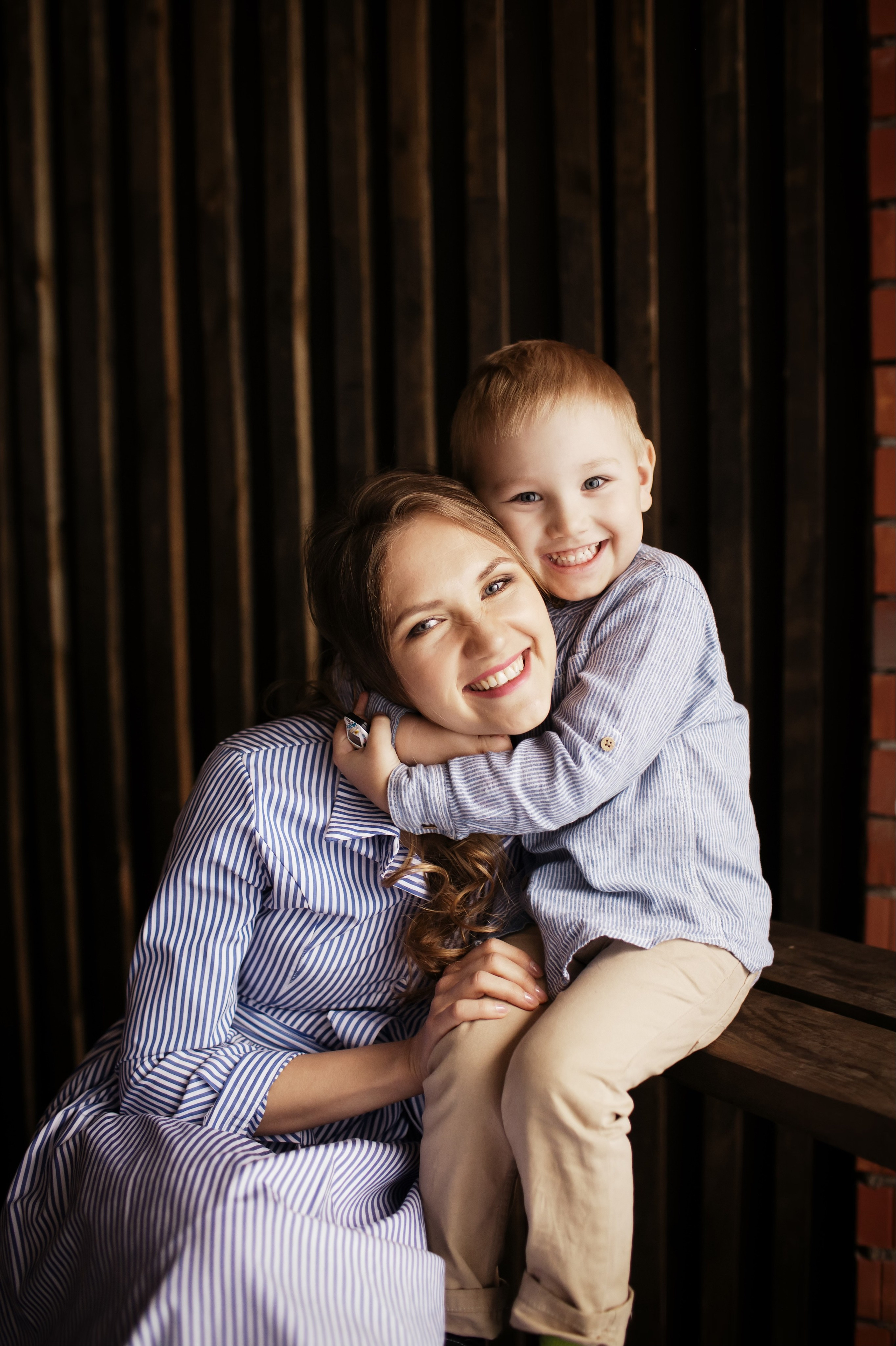 Съемка для двух сестер в студии. Фотографы в Москве Светлана Устинова и Сергей Грачев