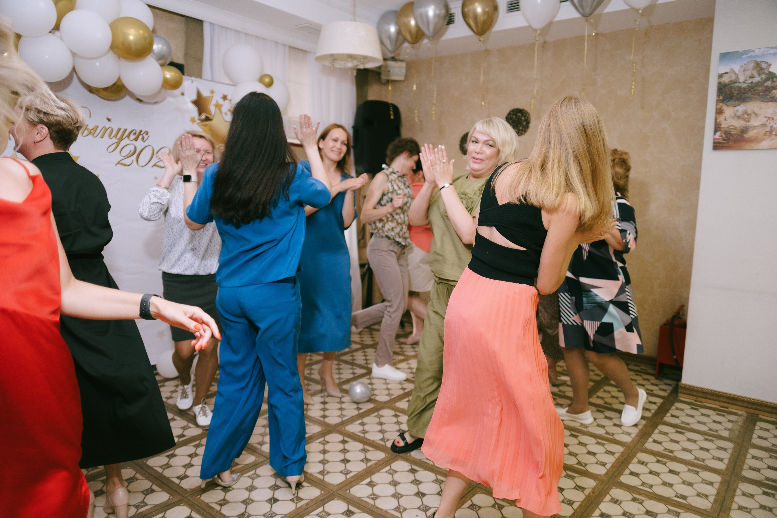 Выпускной школа 33. Свадебный и репортажной фотограф Денис Ожигин в Краснодаре и Краснодарском крае