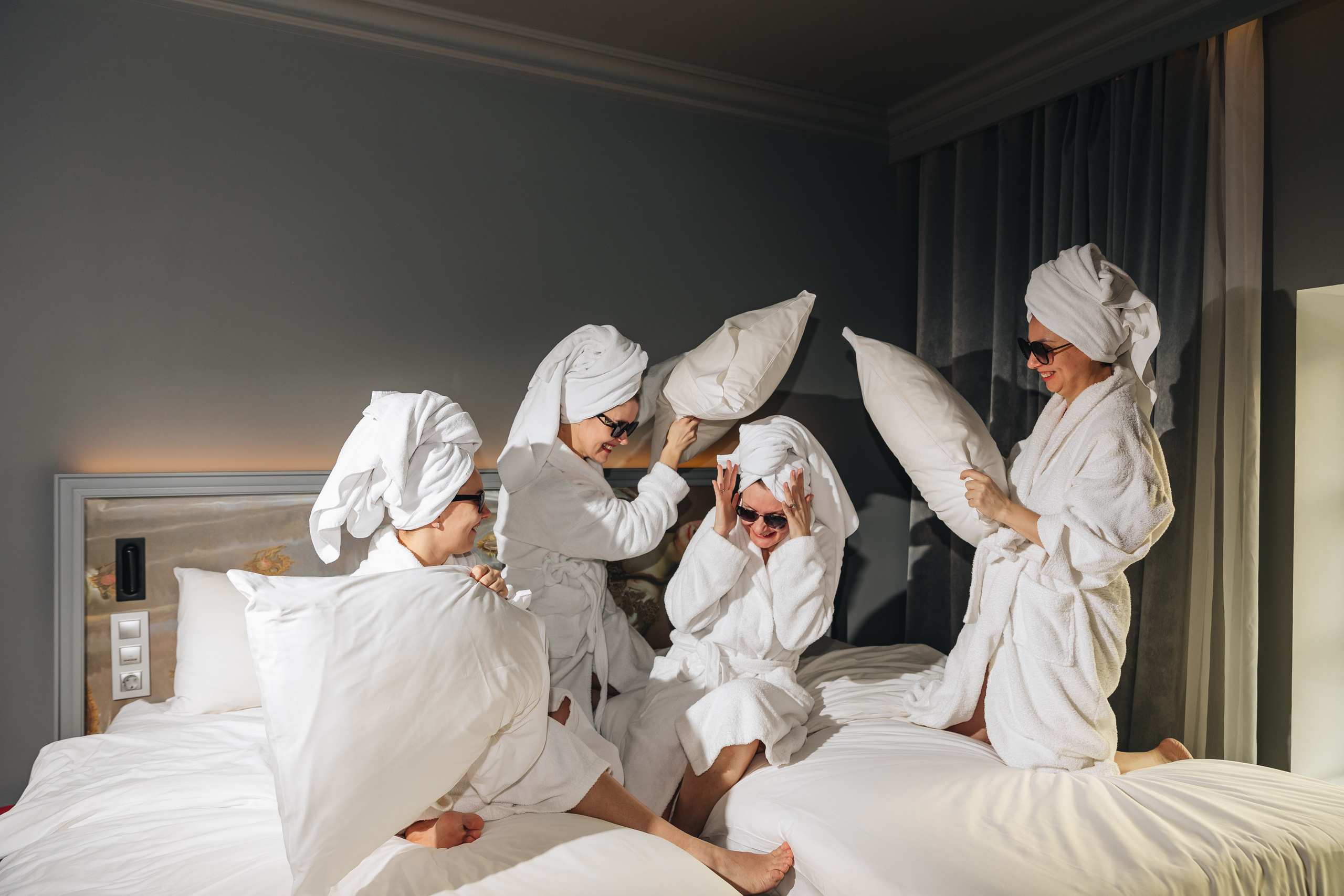 Девичник в Theatre Square Hotel. Семейный фотограф в Санкт-Петербурге Ева Маркова