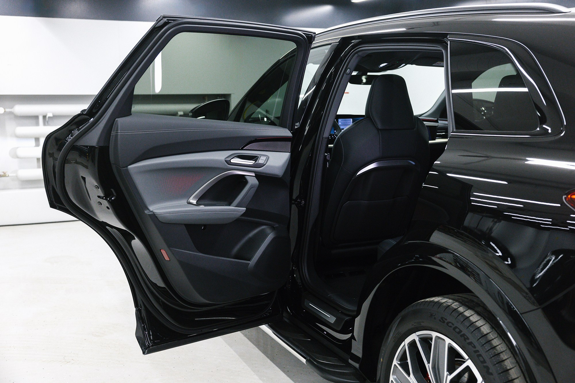 Audi Q5  40 TFSI 2.0 S tronic (204 л. с.). Автосалон «Х-Авто»