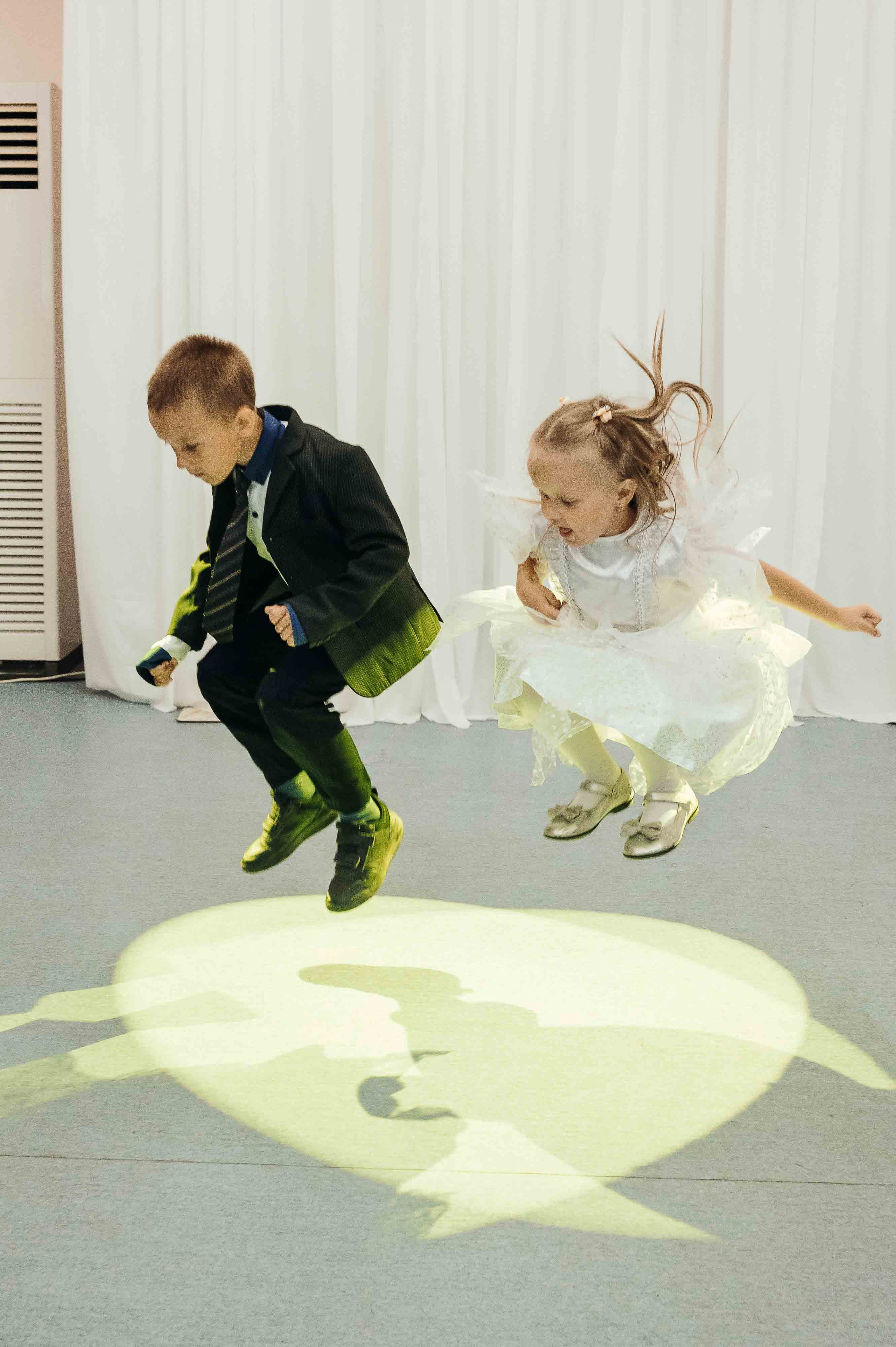 Совместные сборы в отеле. Свадебный и семейный фотограф в Котласе Никита Попов