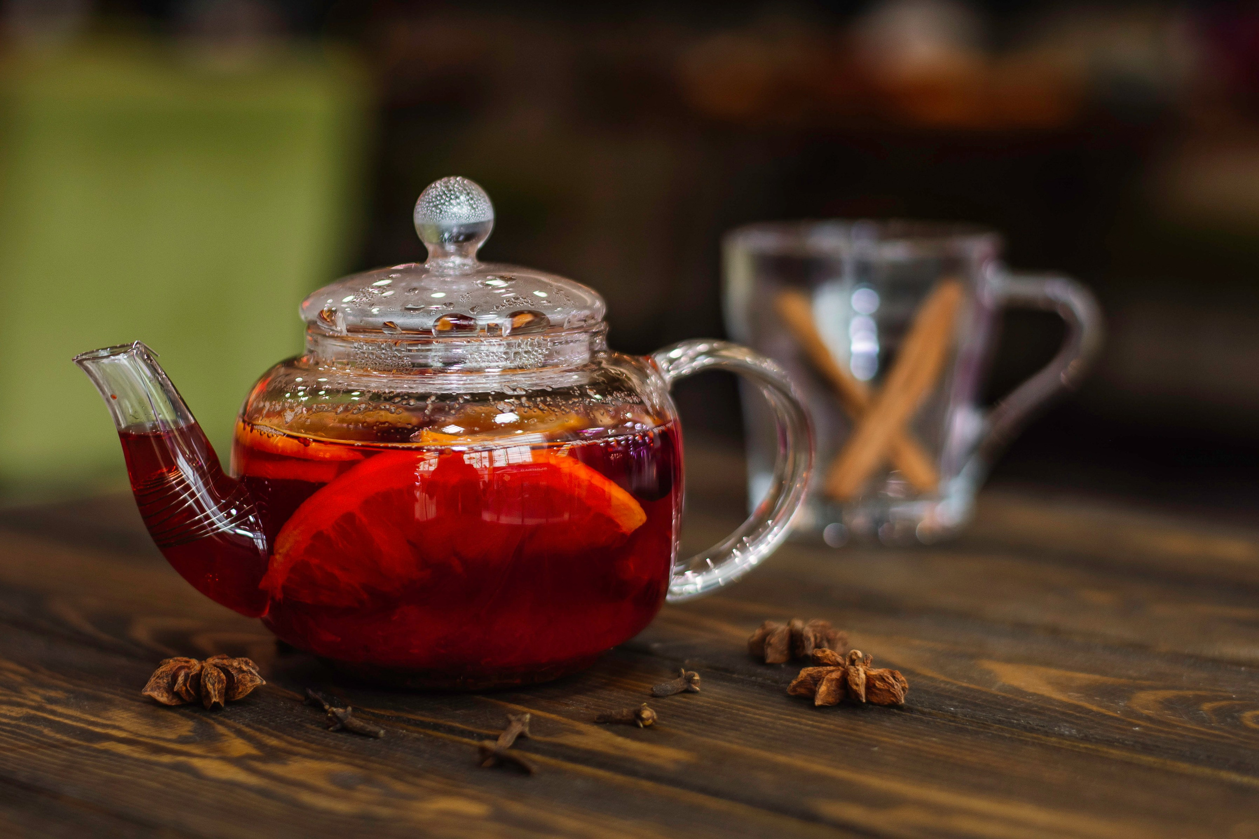 фуд фотосессия чая в прозрачном чайнике