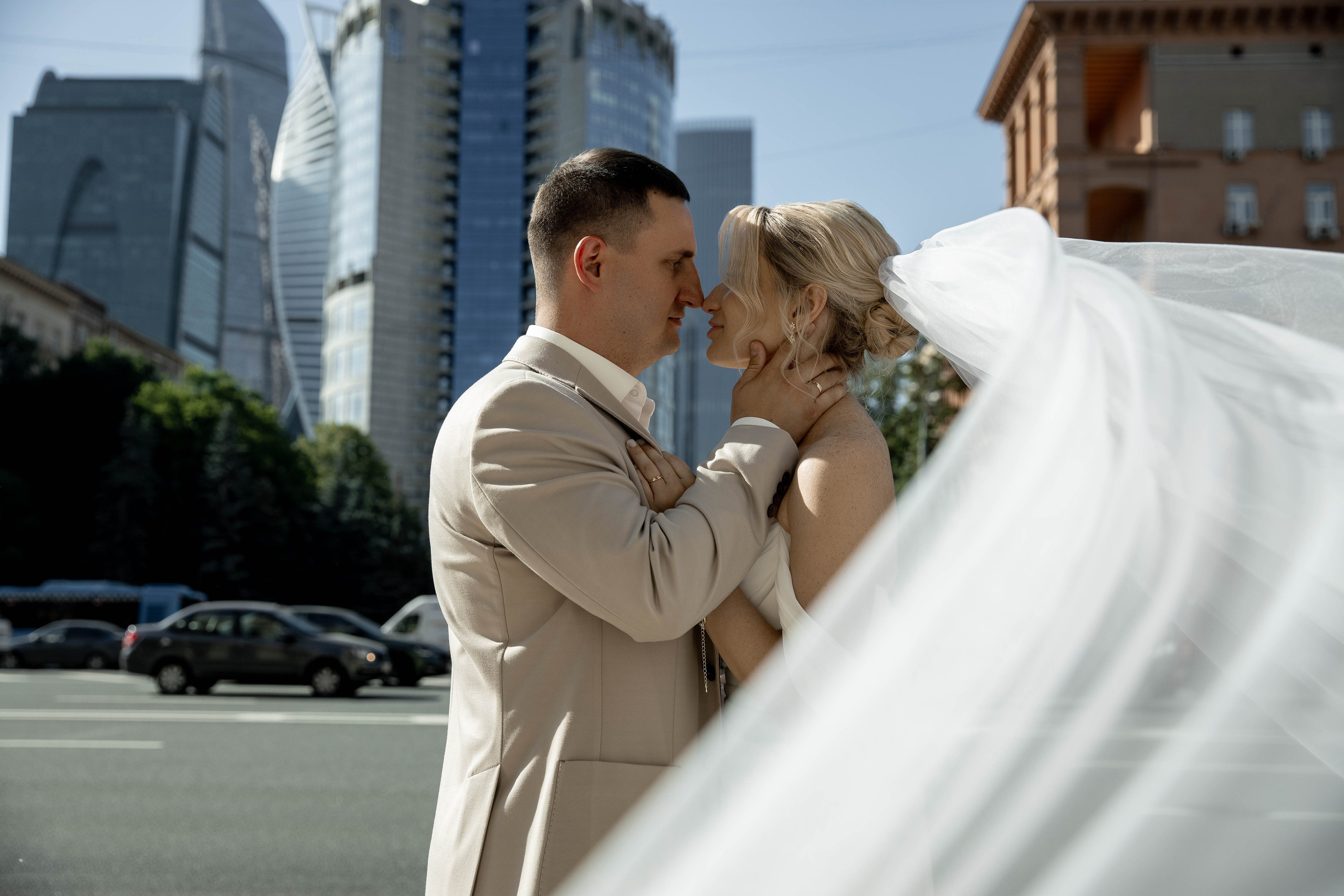 Александр&Екатеририна (утро невесты и загс Кутузовский). Фотограф в Москве Юлия Хамзина