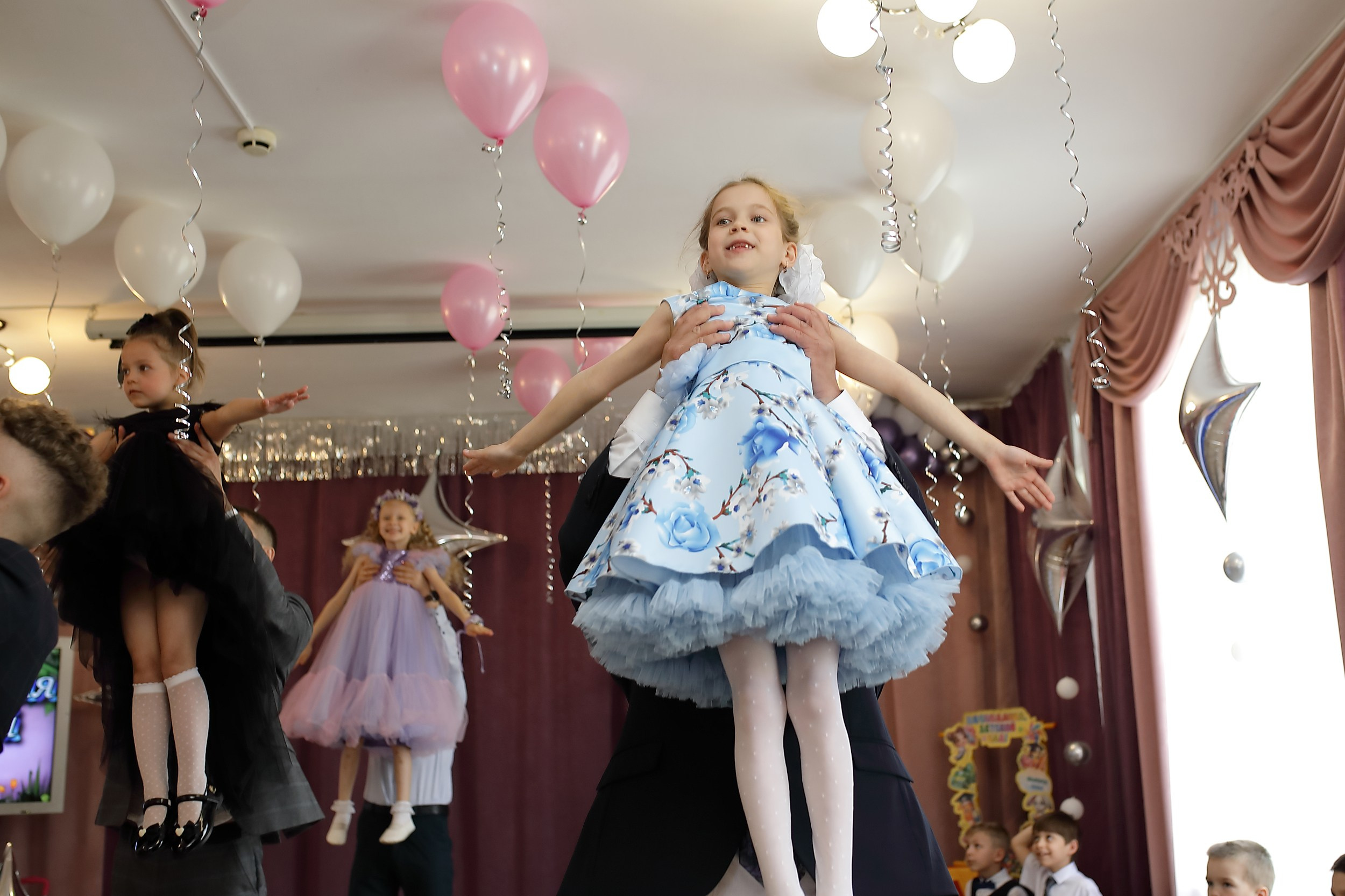 танец пап и дочек