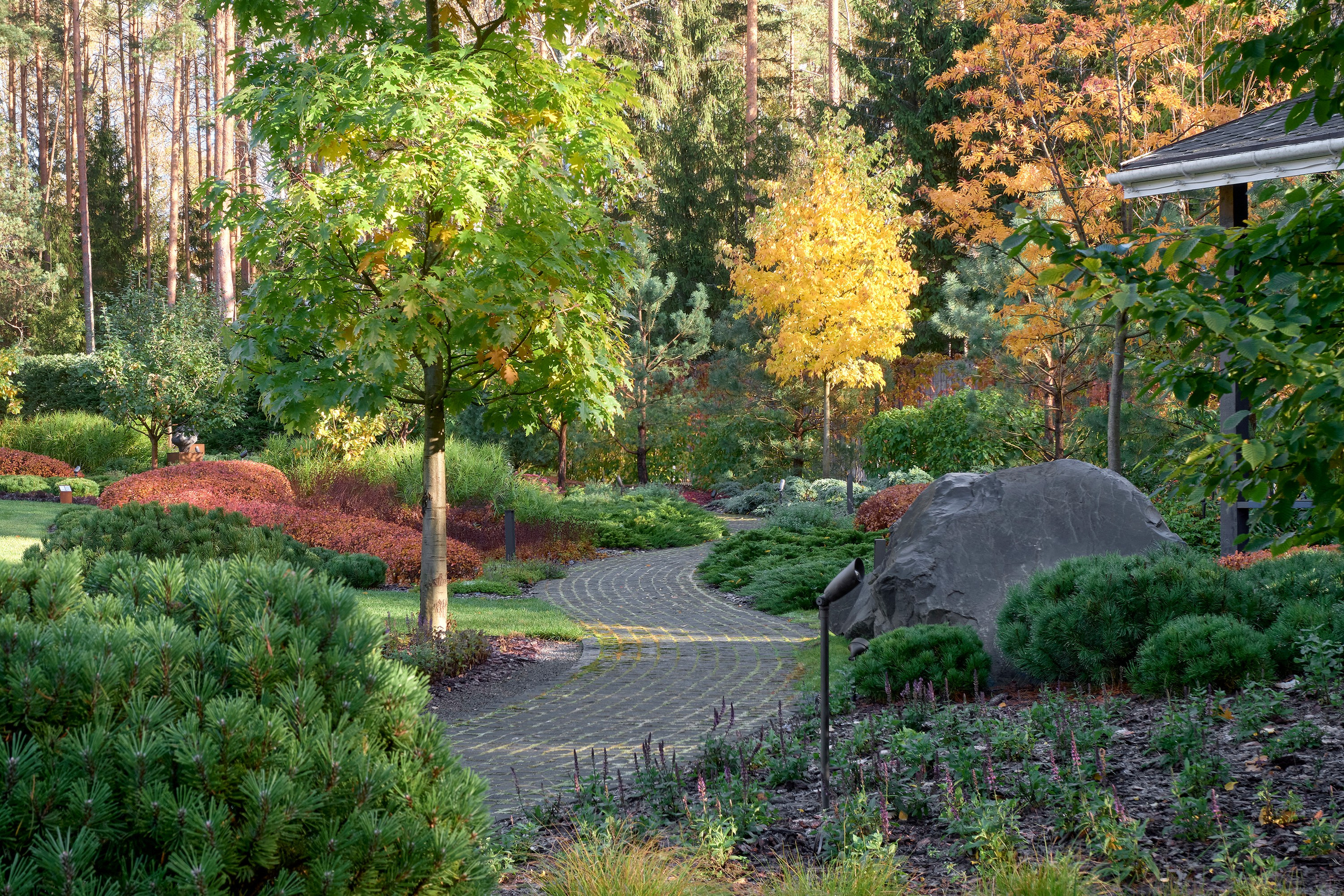 Усадьба Хрустальное: фотосъемка частного сада Валерия Федотова в Репино для L.BURO. Фотограф Наталья Соловьева | interioto