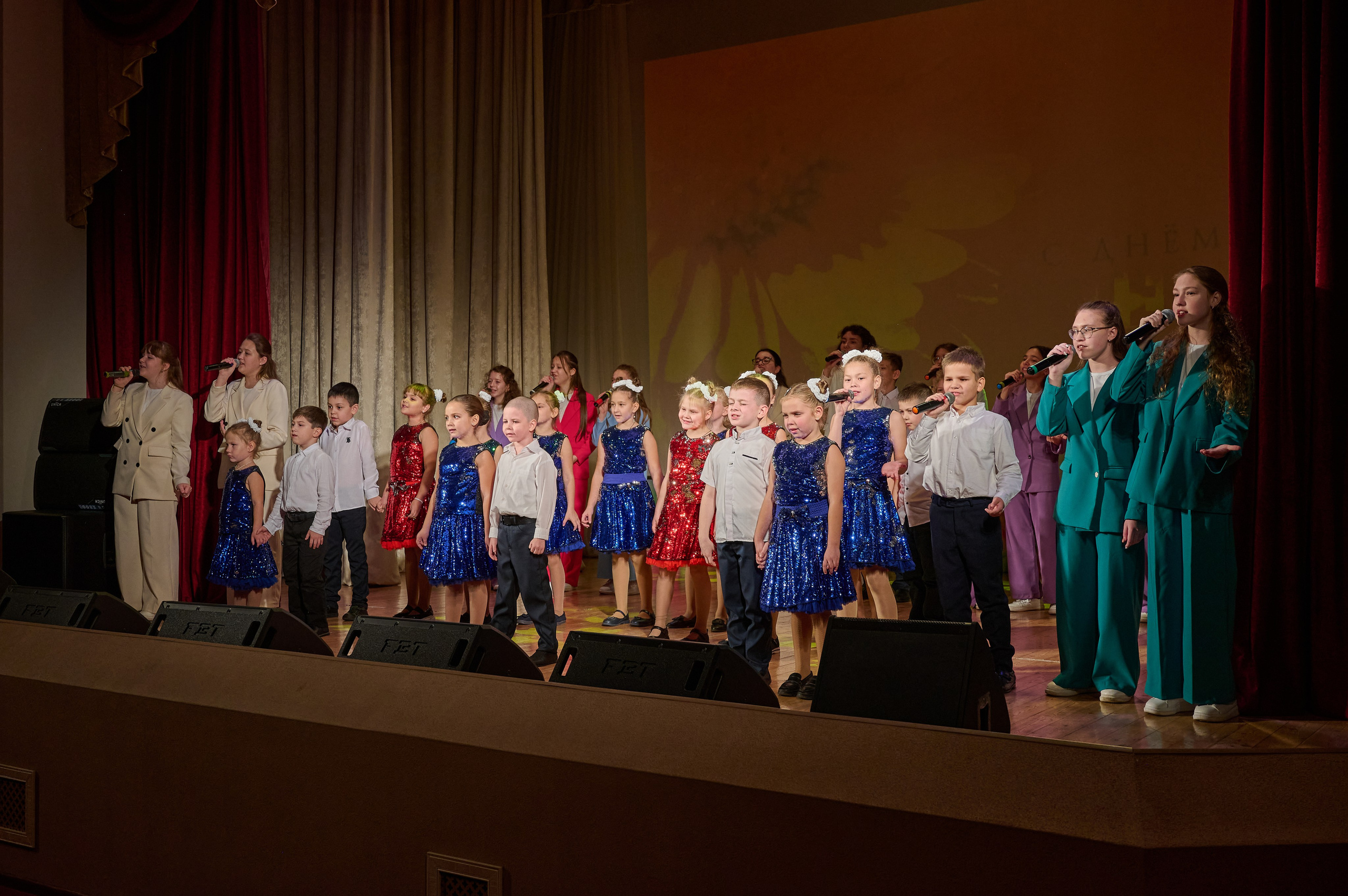 День матери. Кабардинка. Жизнь курорта Кабардинка в фотографиях