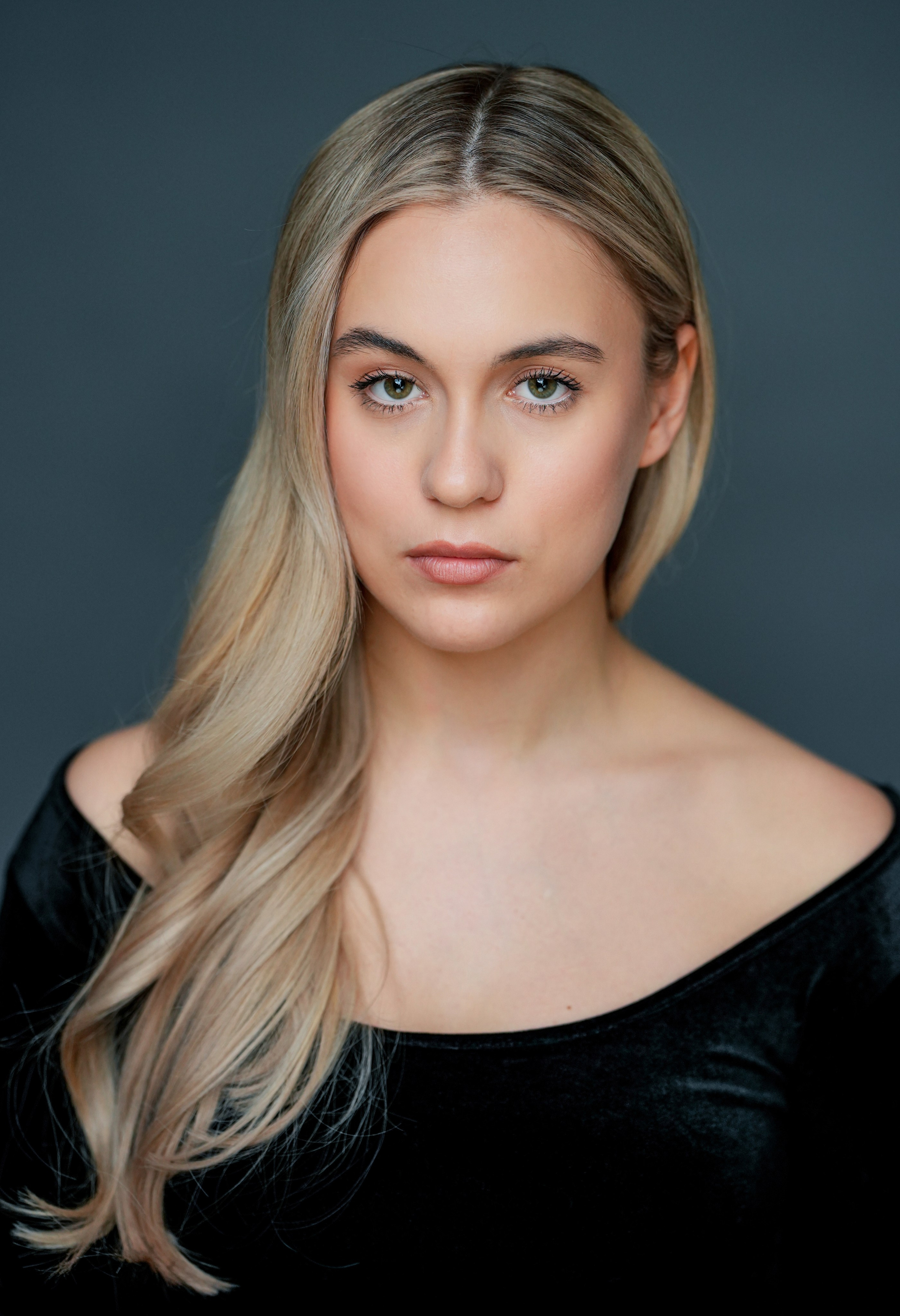 Актриса Серафима Коваленко. Портретная съемка в Москве, студийный фотограф Игорь Фомин