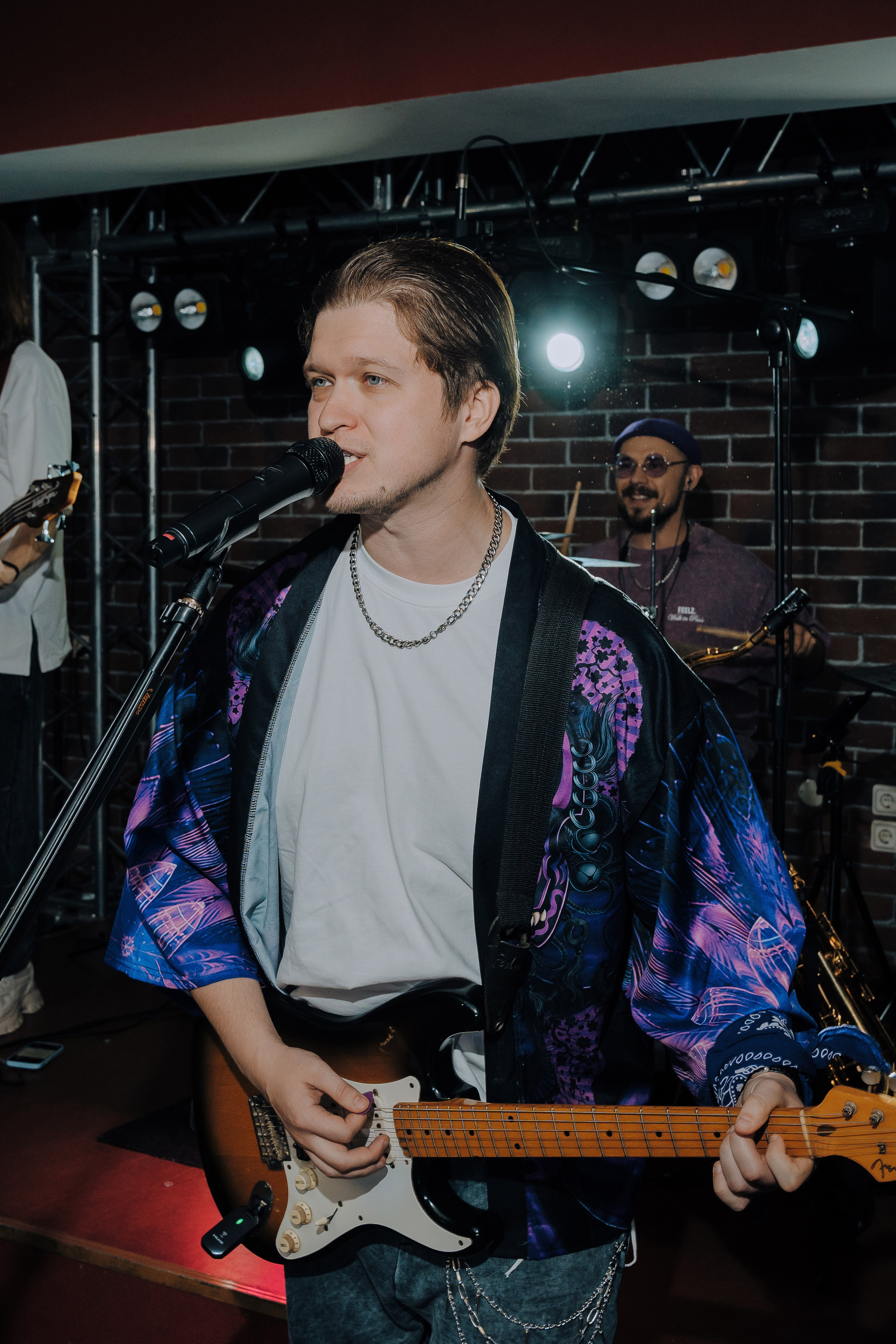 20 ЛЕТ МЕГАПОЛИС ЧЕЛЯБИНСК ХЕДЛАЙНЕР ЕЛКА. Репортажный фотограф Зуев Роман г. Челябинск