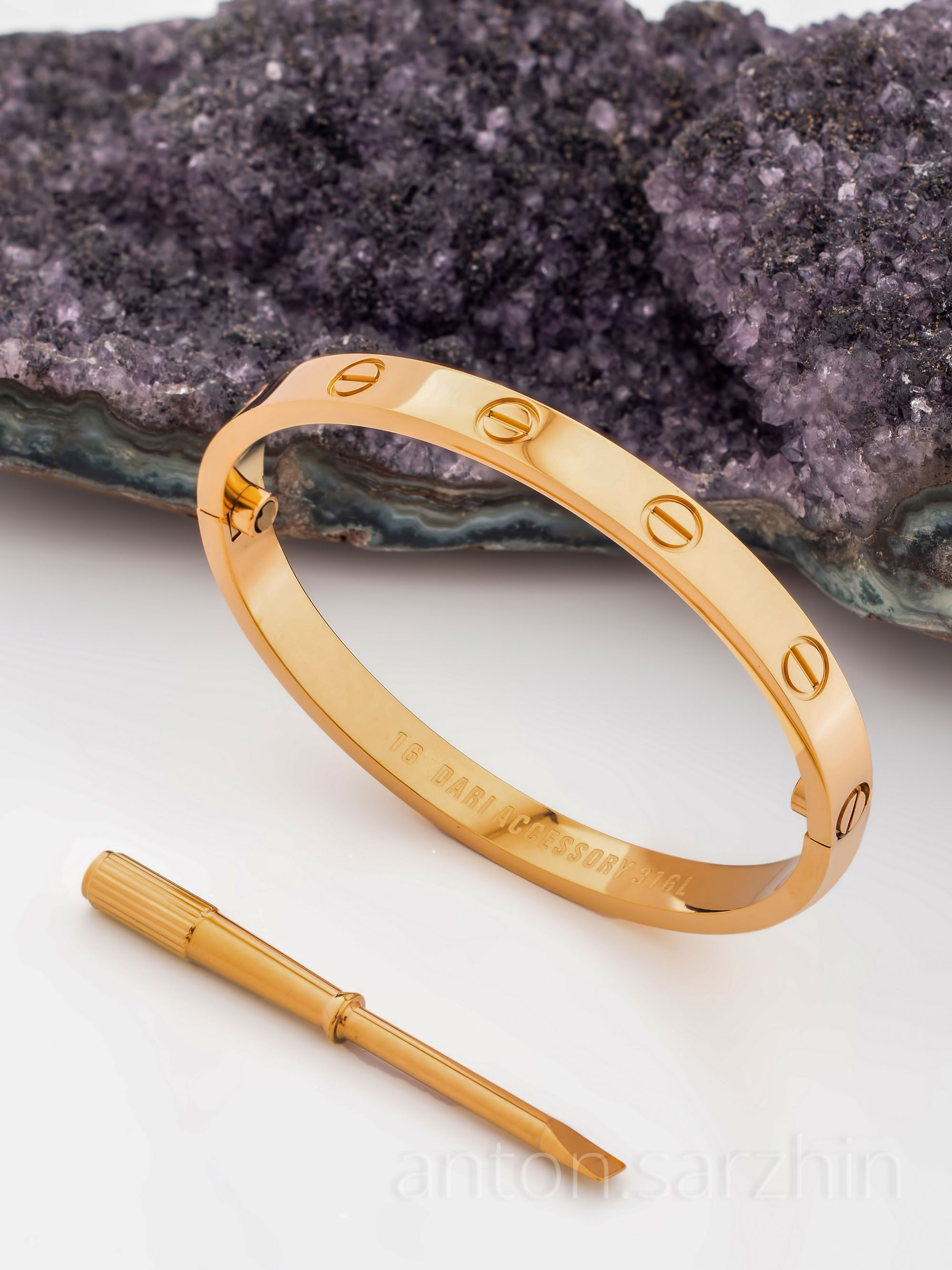 Предметные фотографии ювелирных изделий, украшений и бижутерии. Предметная фотосъемка в Москве предметный фотограф Саржин Антон